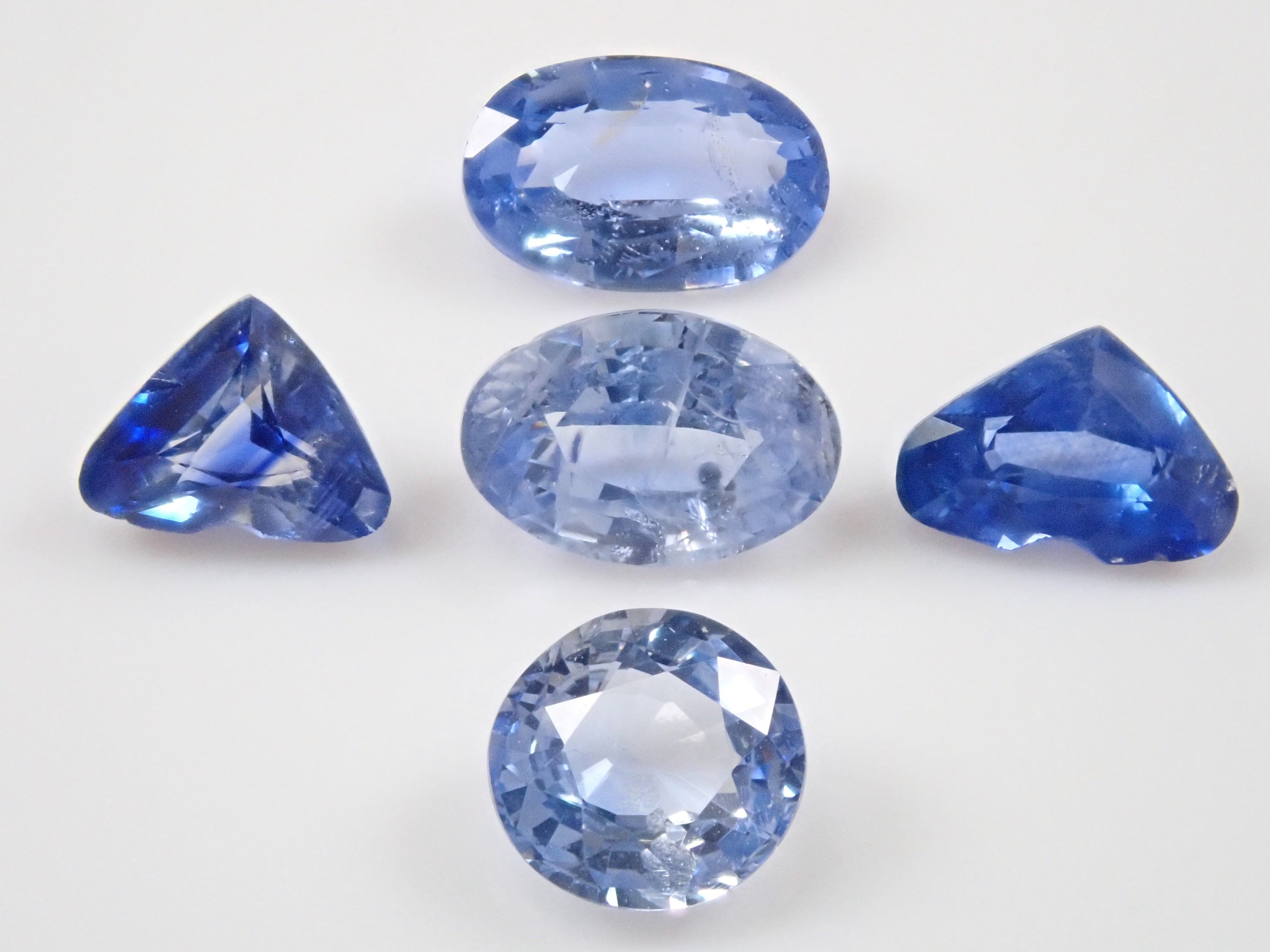スリランカ産サファイア《ラトゥナプラ》1石ルース(平均0.75ct)