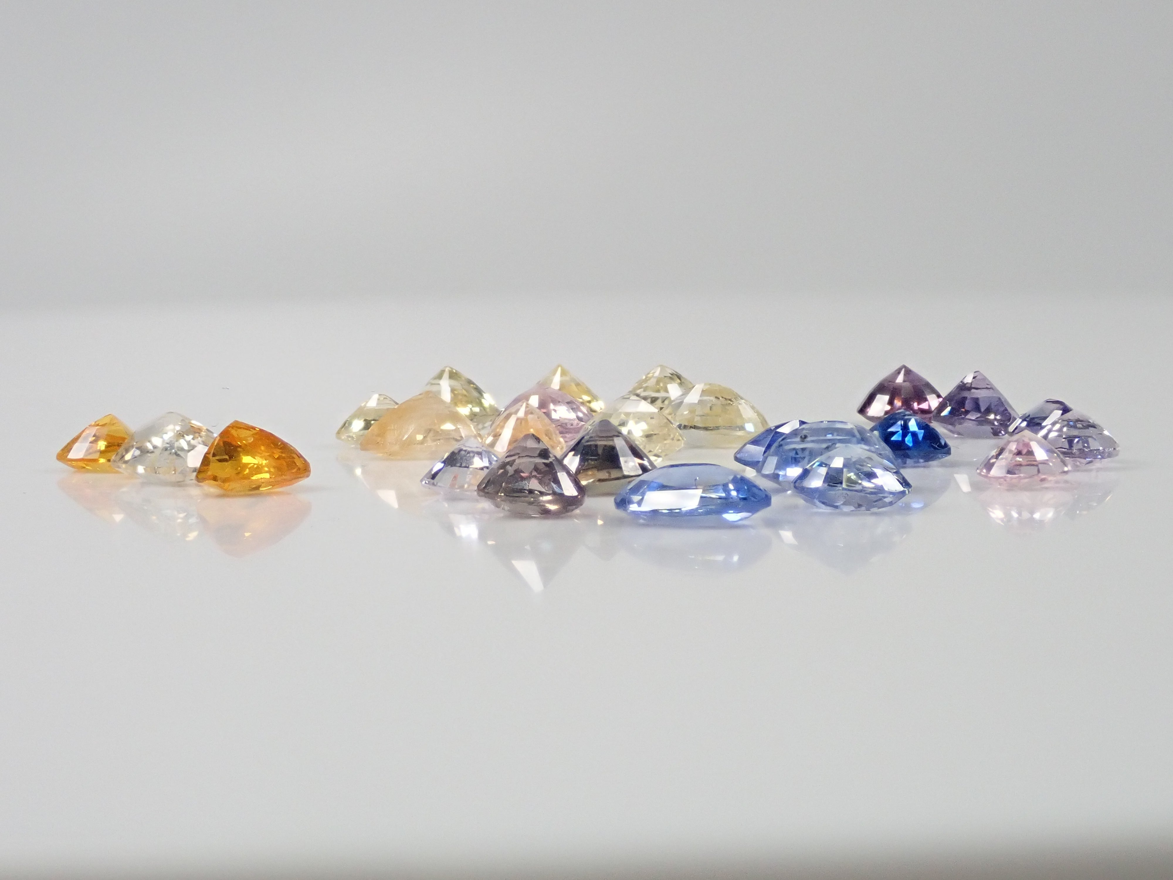 スリランカ産サファイア《ラトゥナプラ》1石ルース(平均0.75ct)