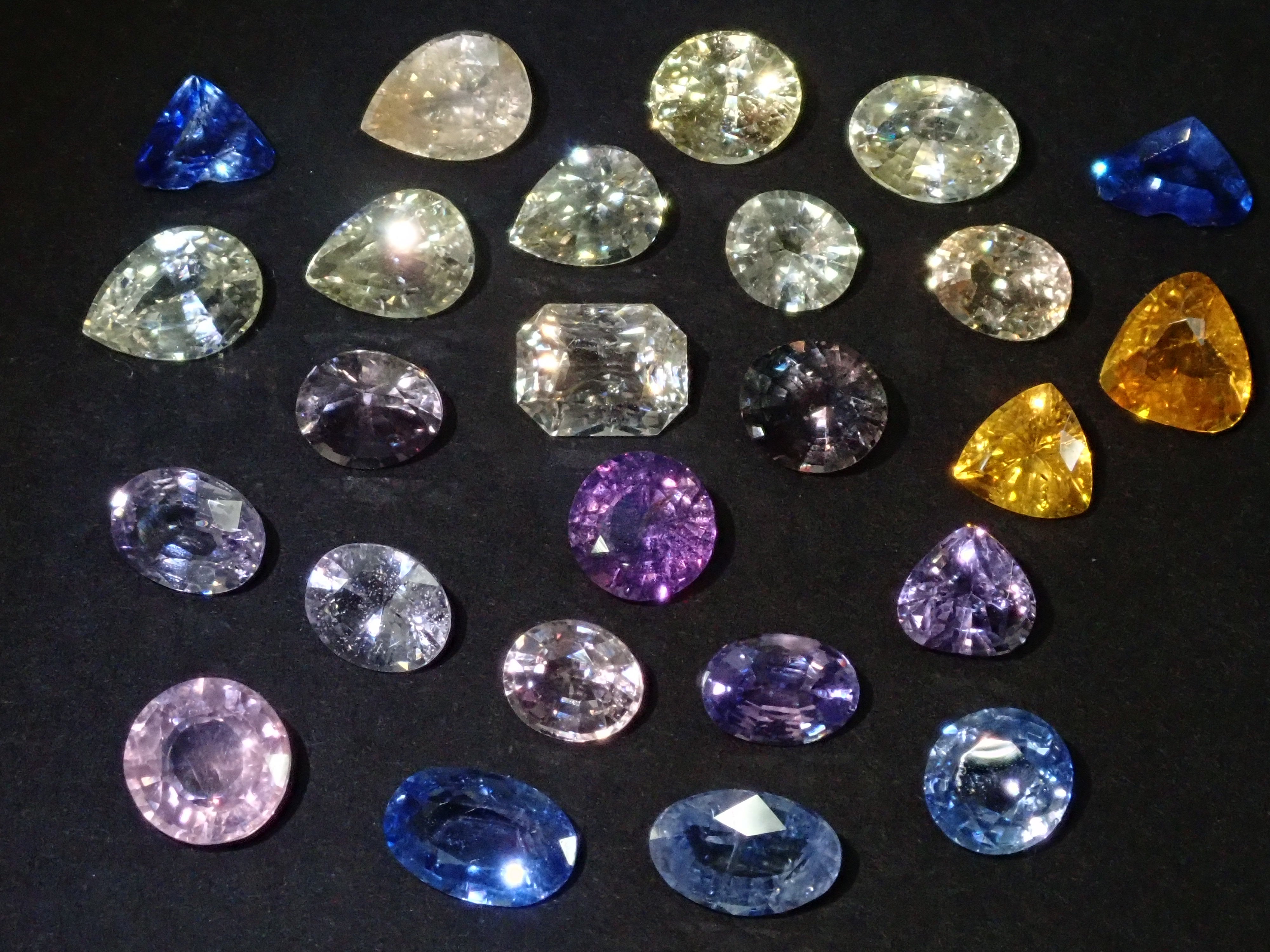 スリランカ産サファイア《ラトゥナプラ》1石ルース(平均0.75ct)