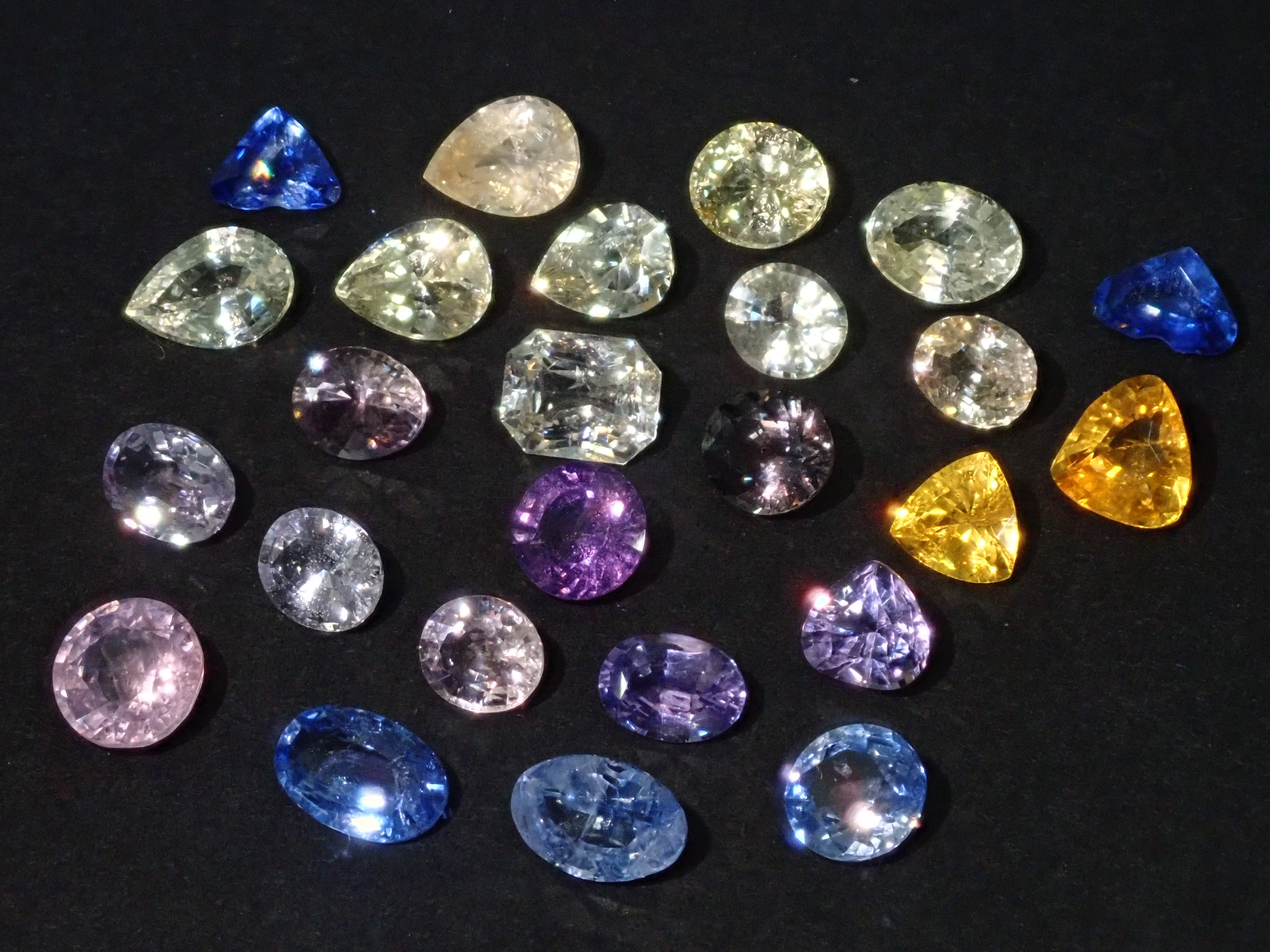 スリランカ産サファイア《ラトゥナプラ》1石ルース(平均0.75ct)