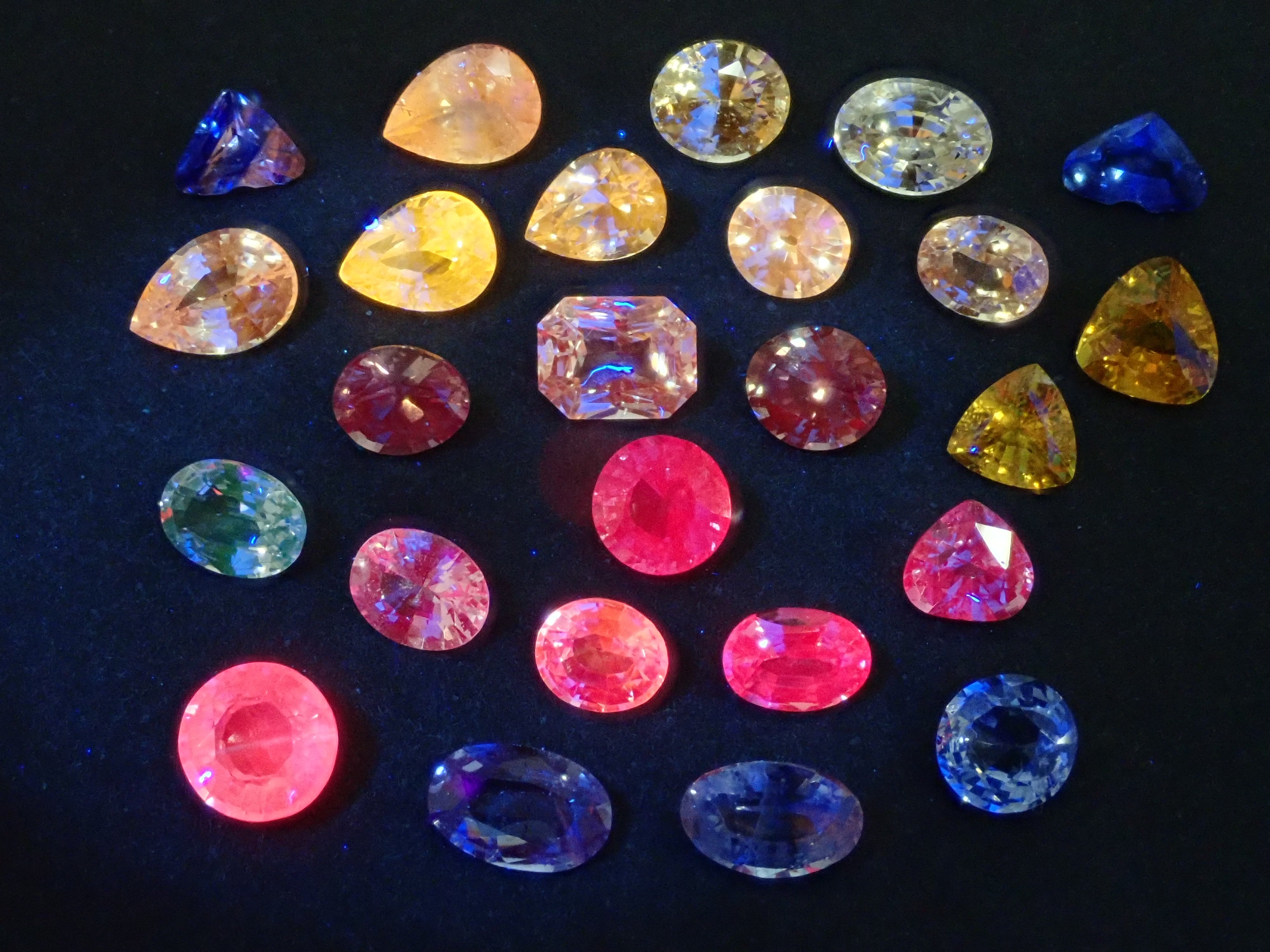 スリランカ産サファイア《ラトゥナプラ》1石ルース(平均0.75ct)