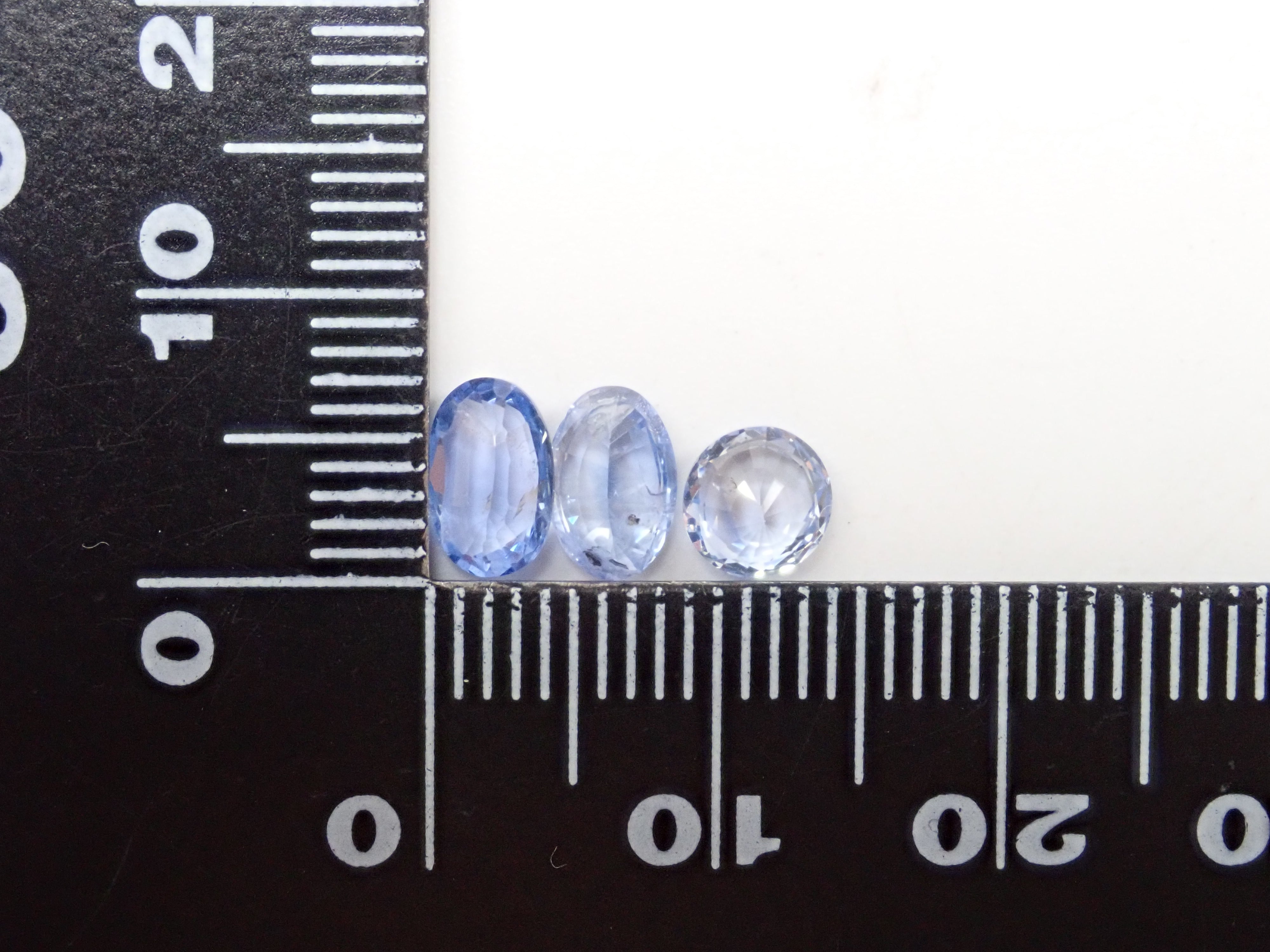 スリランカ産サファイア《ラトゥナプラ》1石ルース(平均0.75ct)