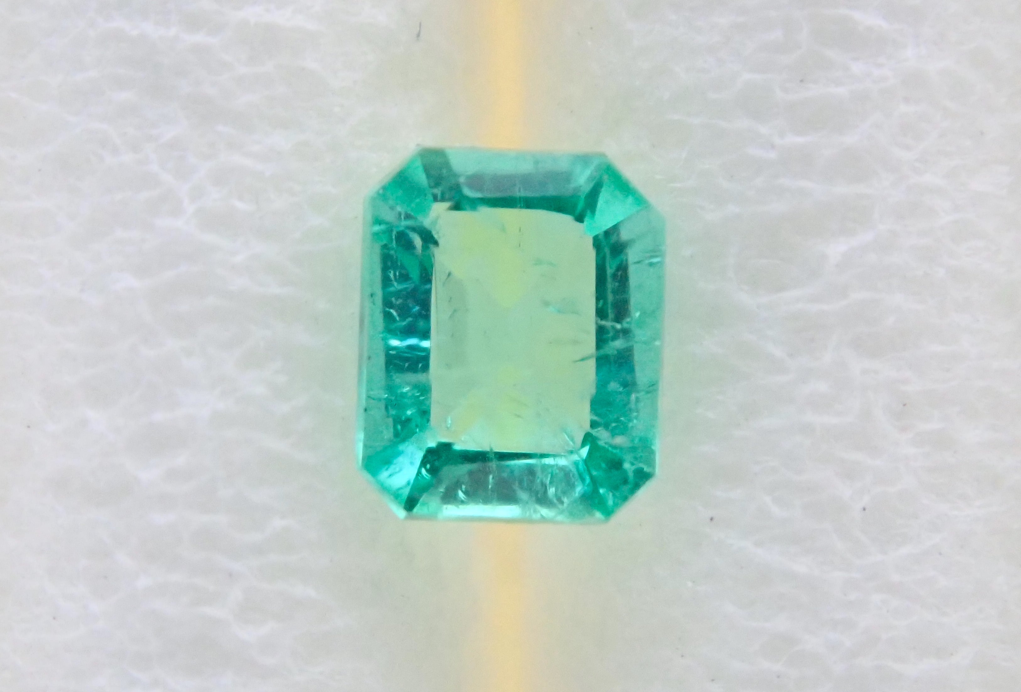 ブラジル産パライバトルマリン 0.065ctルース (CuO:2.0%、MnO:2.6%)