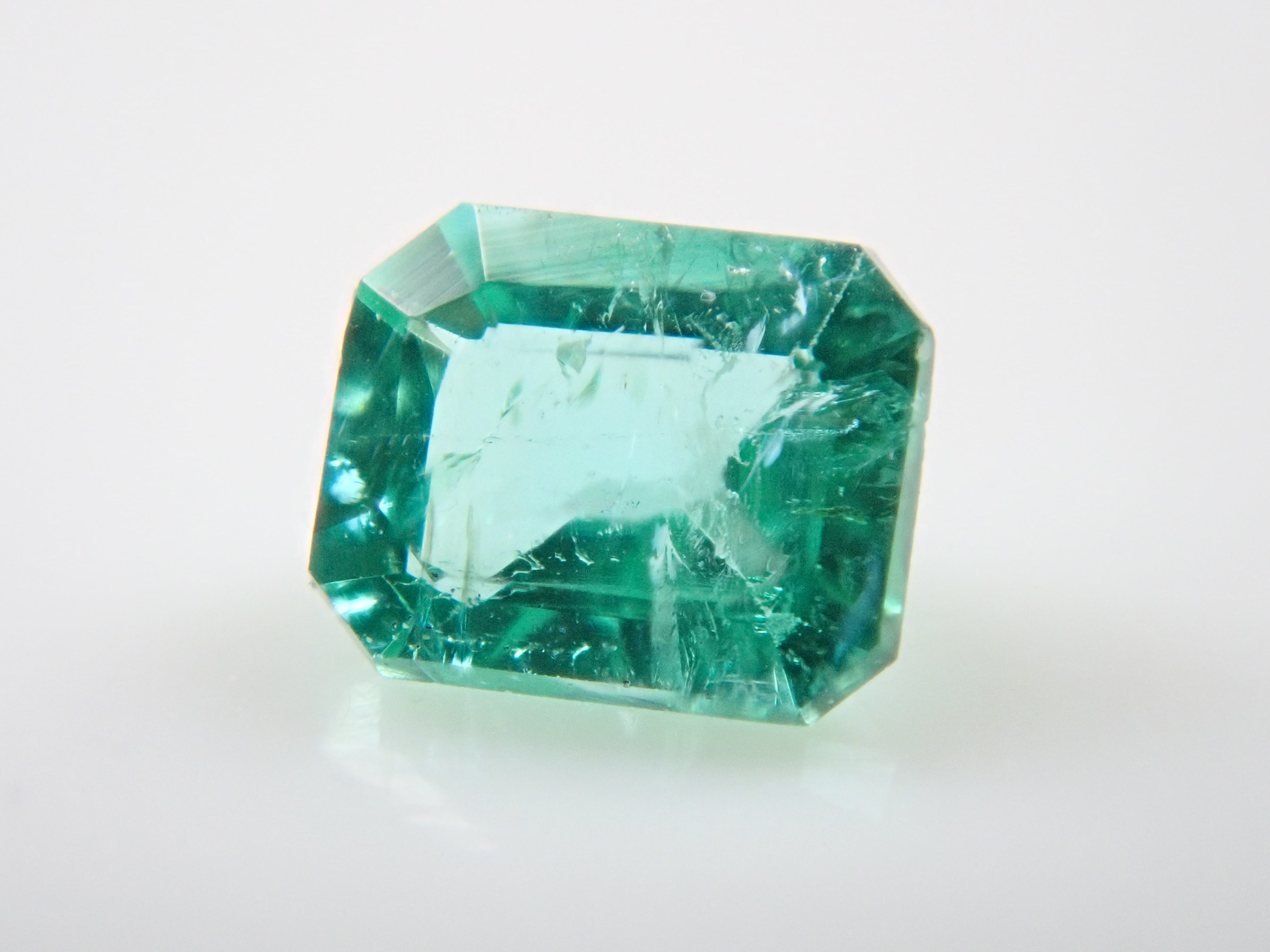 ブラジル産パライバトルマリン 0.065ctルース (CuO:2.0%、MnO:2.6%)