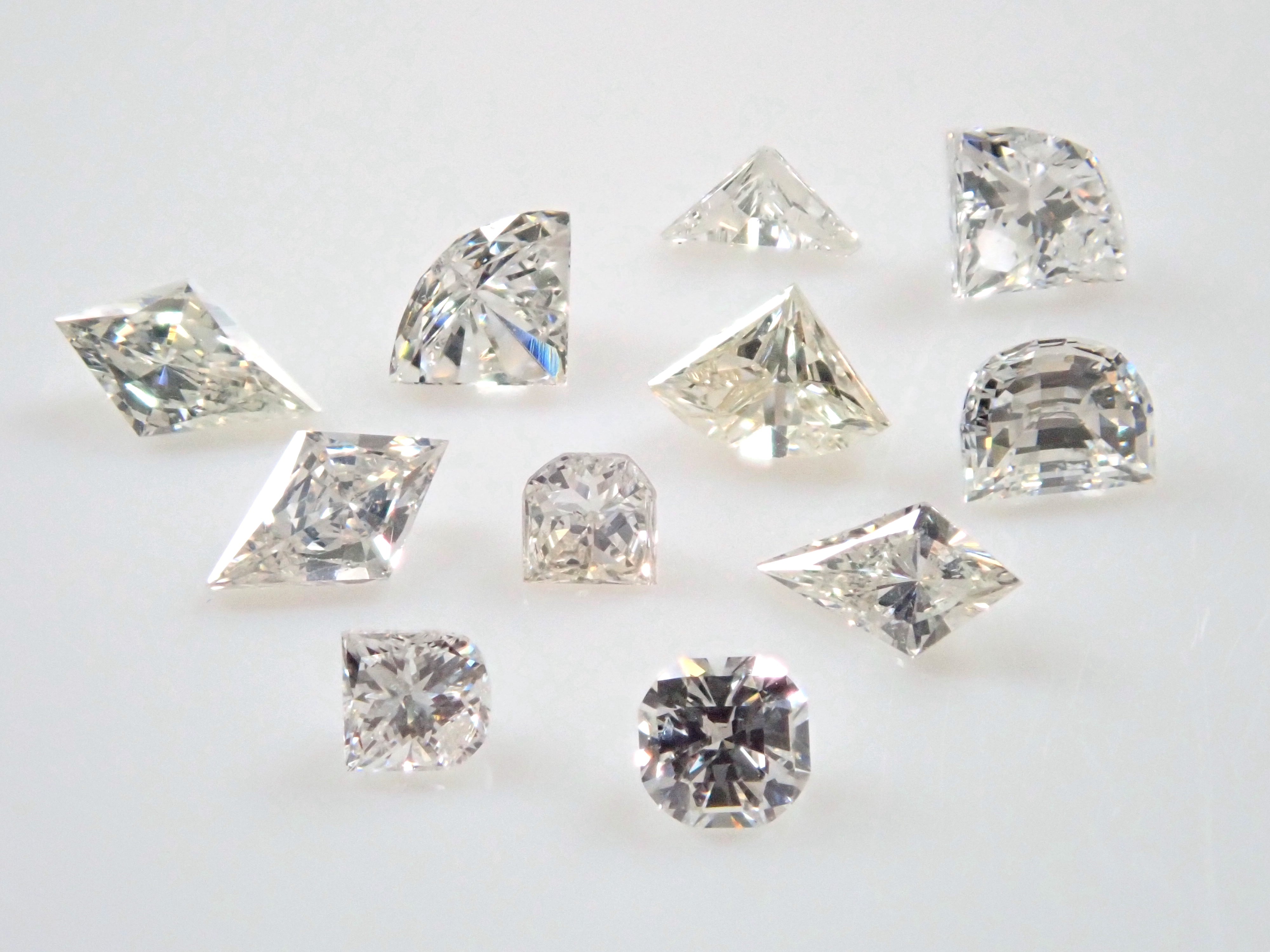 宝石ガチャガチャ 特殊カットのダイヤモンド（VS-SIクラス相当