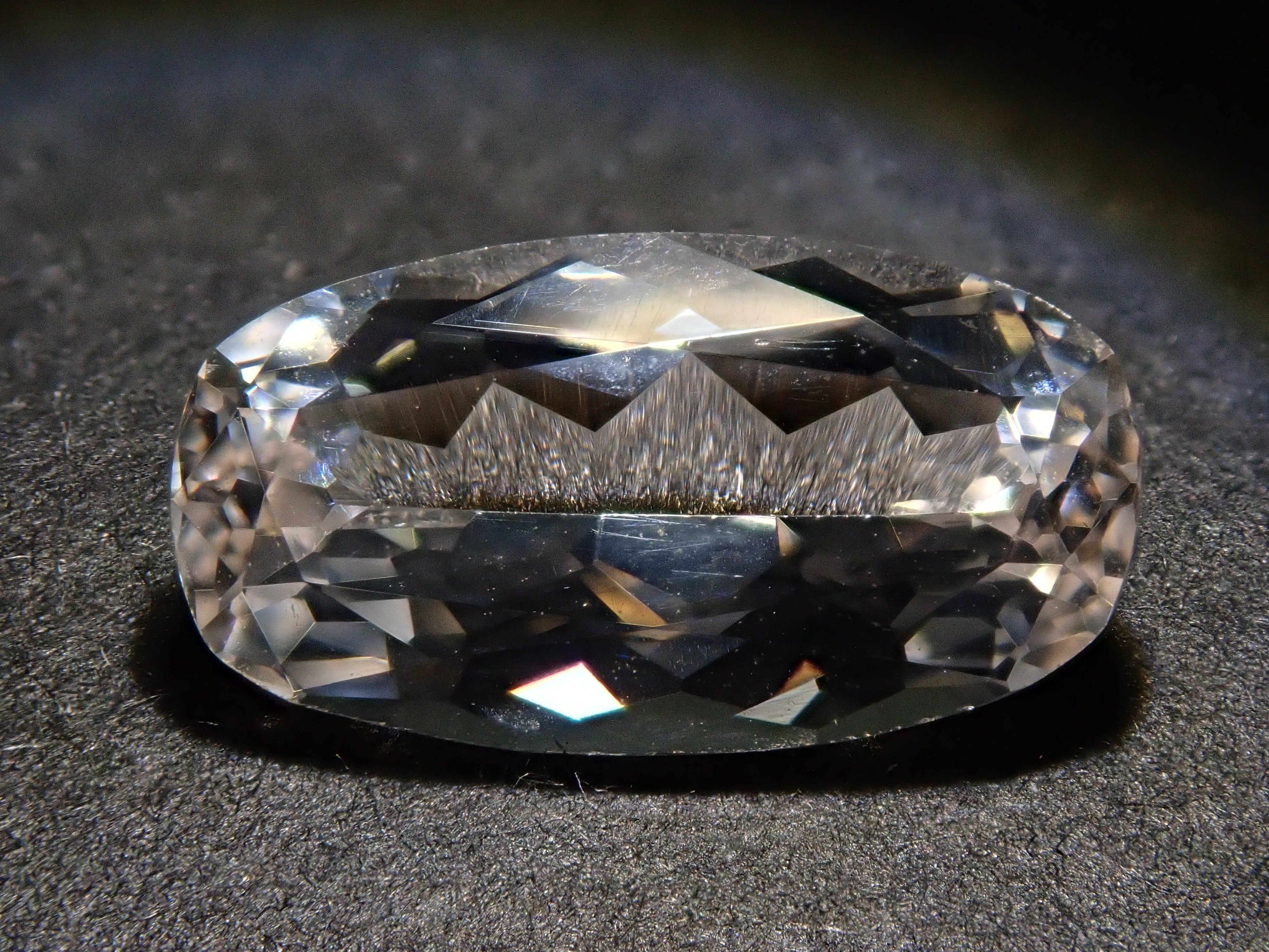 【12539378掲載】スリランカ産エンスタタイト 1.877ctルース