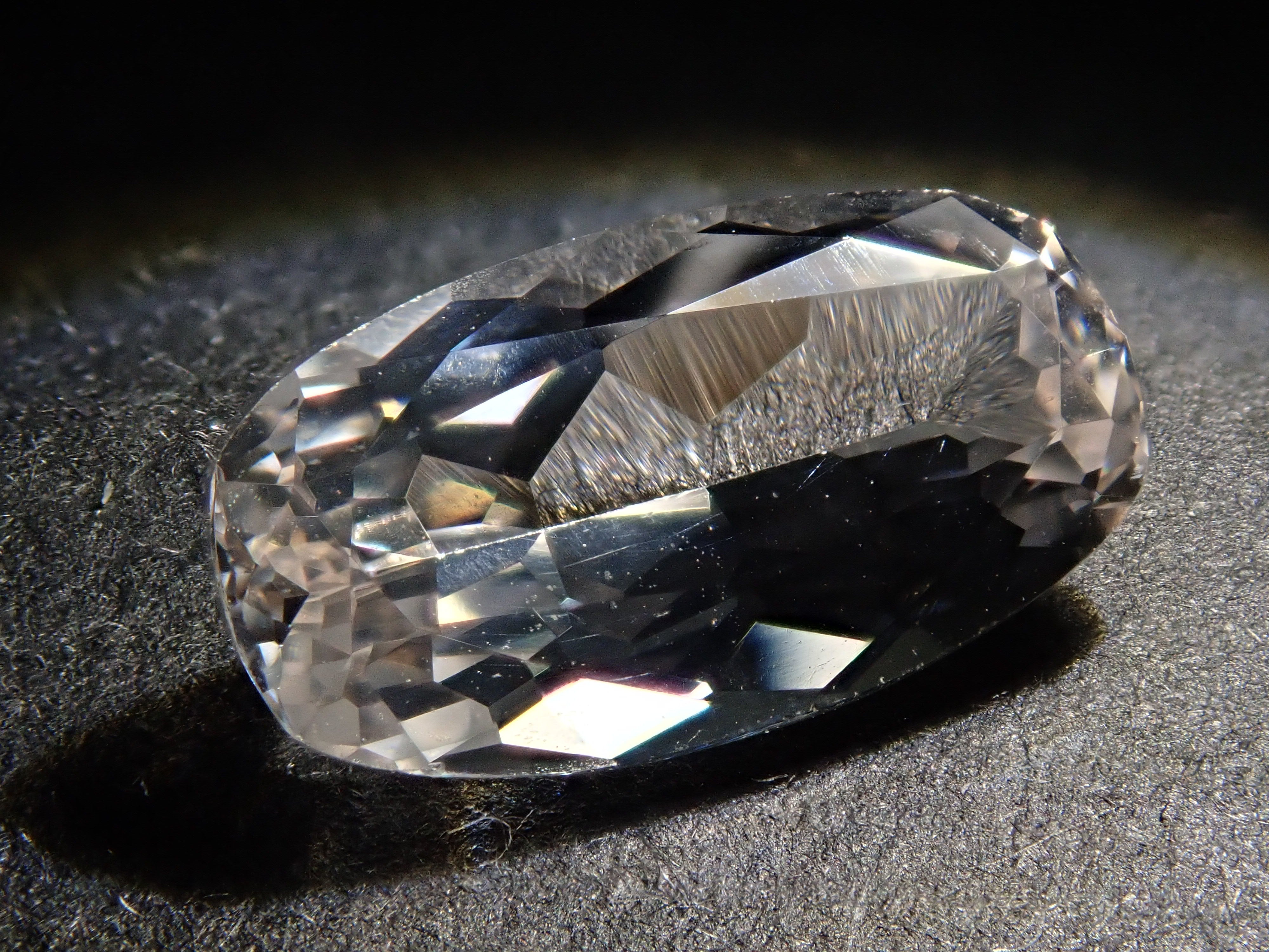 【12539378掲載】スリランカ産エンスタタイト 1.877ctルース