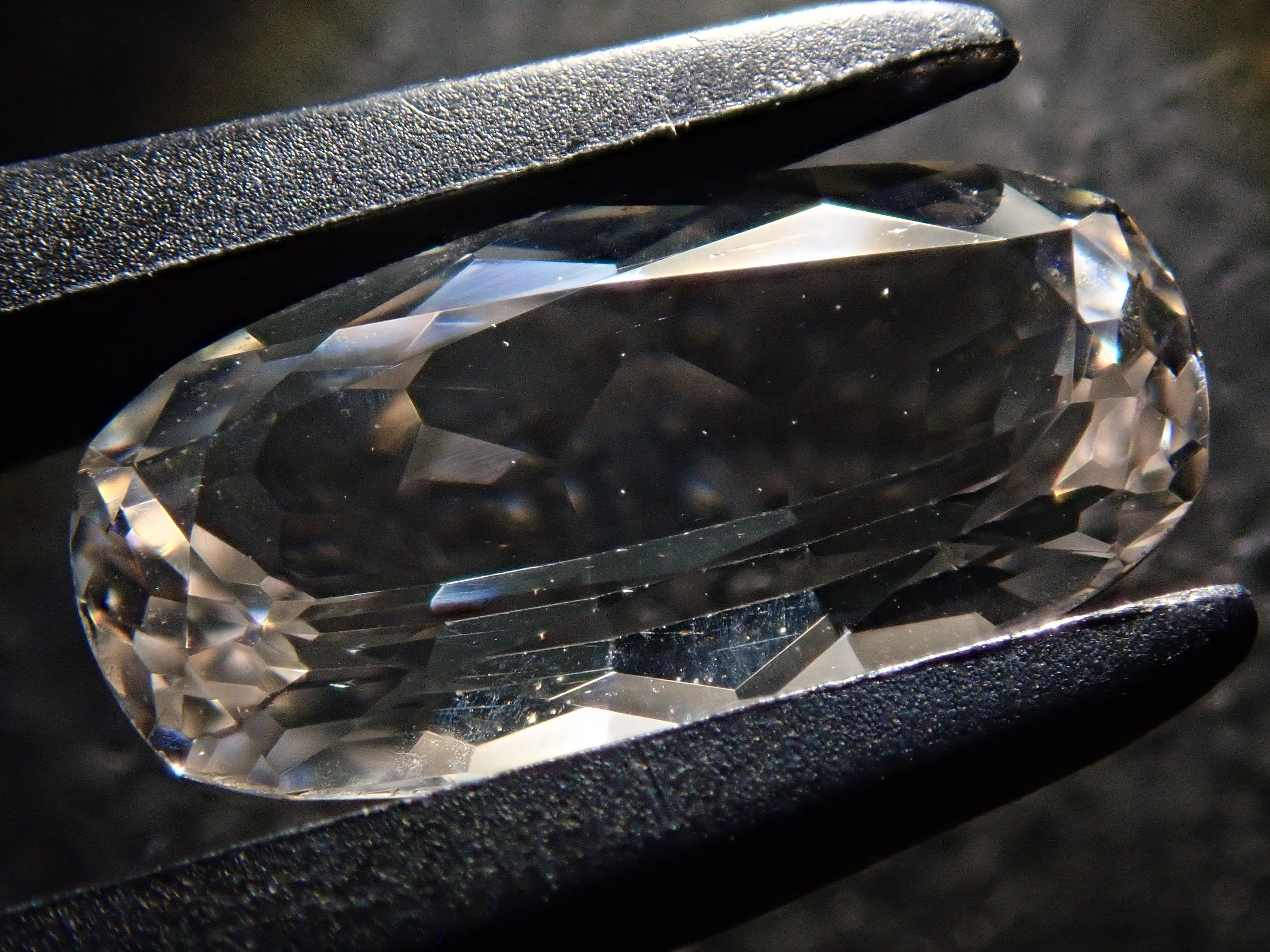 【12539378掲載】スリランカ産エンスタタイト 1.877ctルース