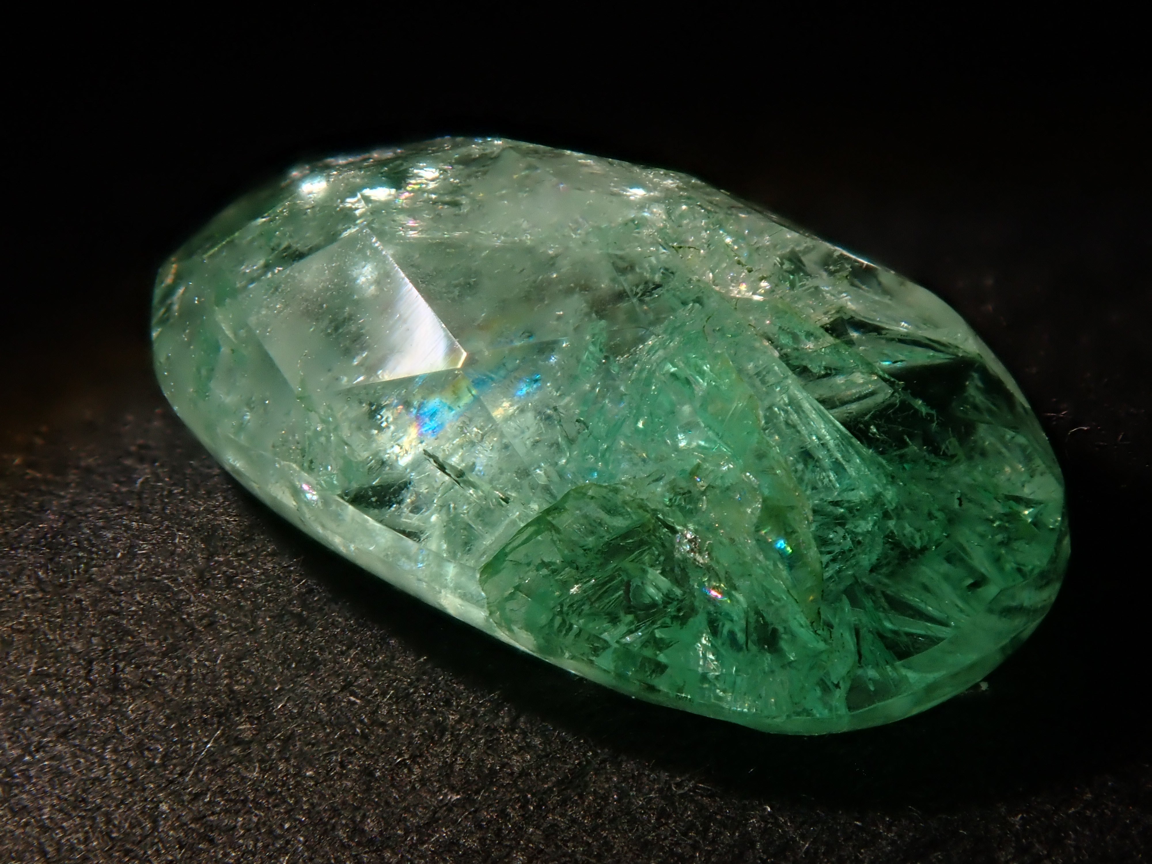 【甲州貴石切子】コロンビア産エメラルド 2.550ct《コラボ》ルース ワッペン付