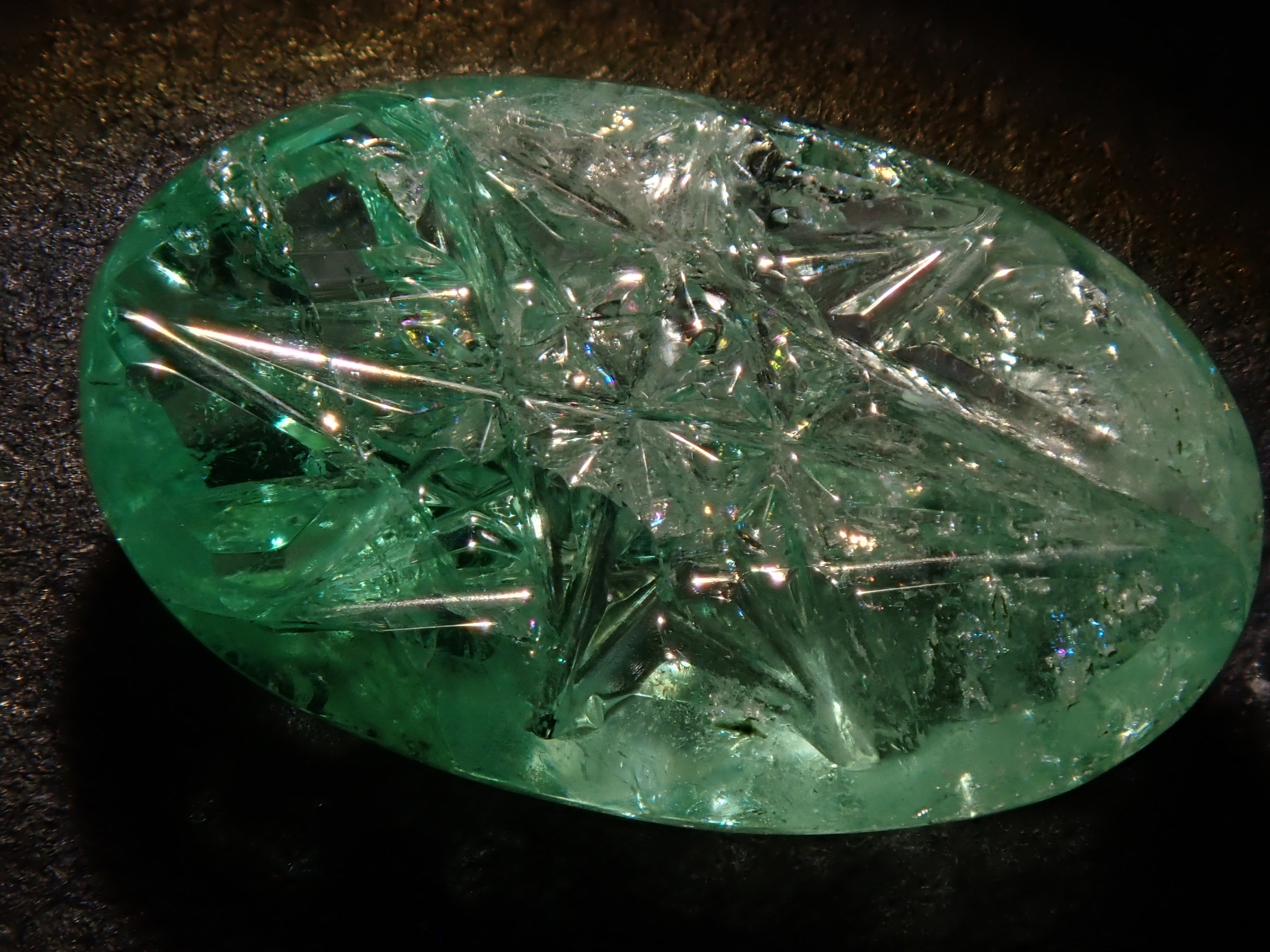 【甲州貴石切子】コロンビア産エメラルド 2.550ct《コラボ》ルース ワッペン付