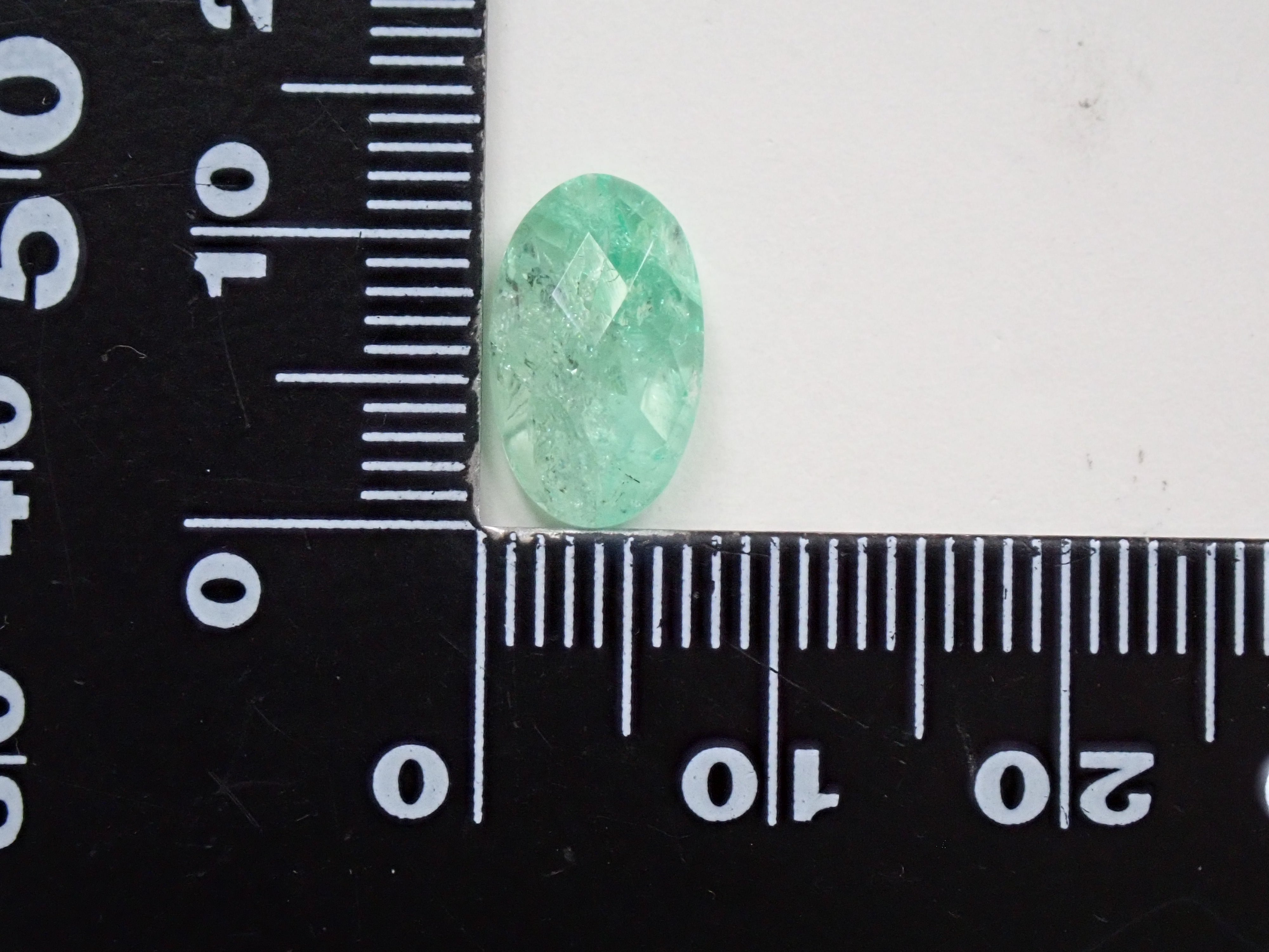 【甲州貴石切子】コロンビア産エメラルド 2.550ct《コラボ》ルース ワッペン付