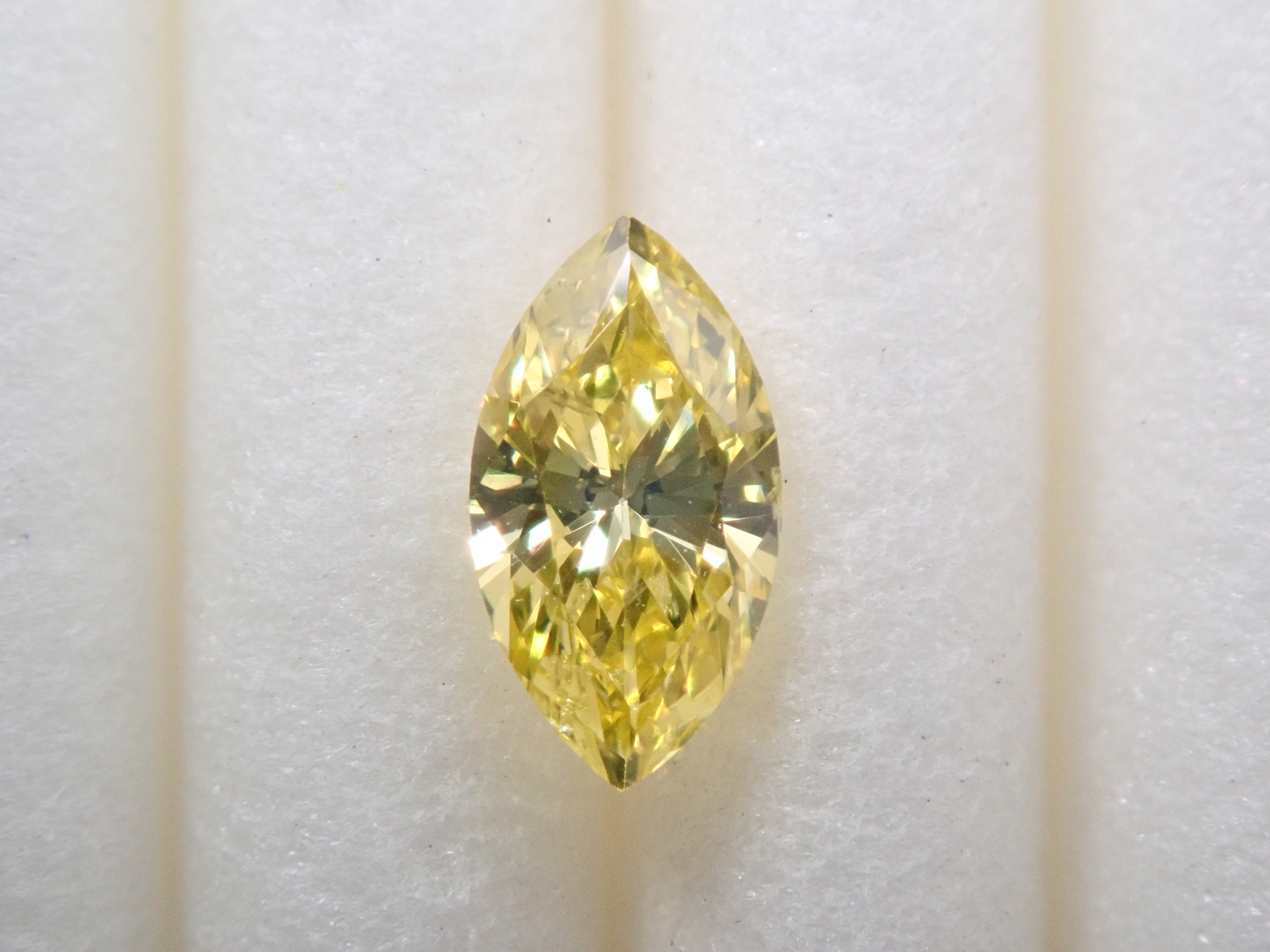 イエローダイヤモンド(トリートメント) 0.190ctルース(FANCY INTENSE YELLOW*, SI-2)