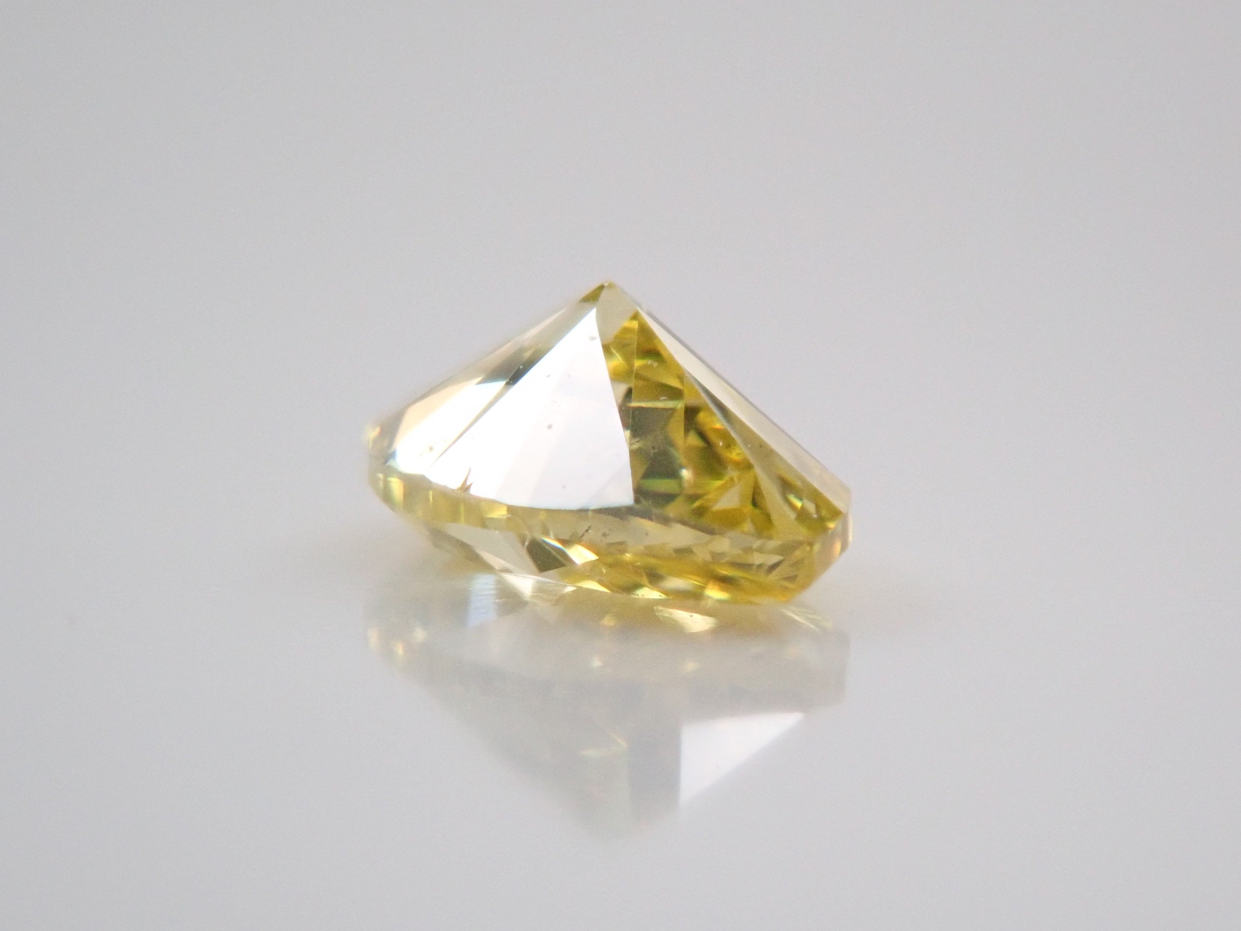 イエローダイヤモンド(トリートメント) 0.190ctルース(FANCY INTENSE YELLOW*, SI-2)