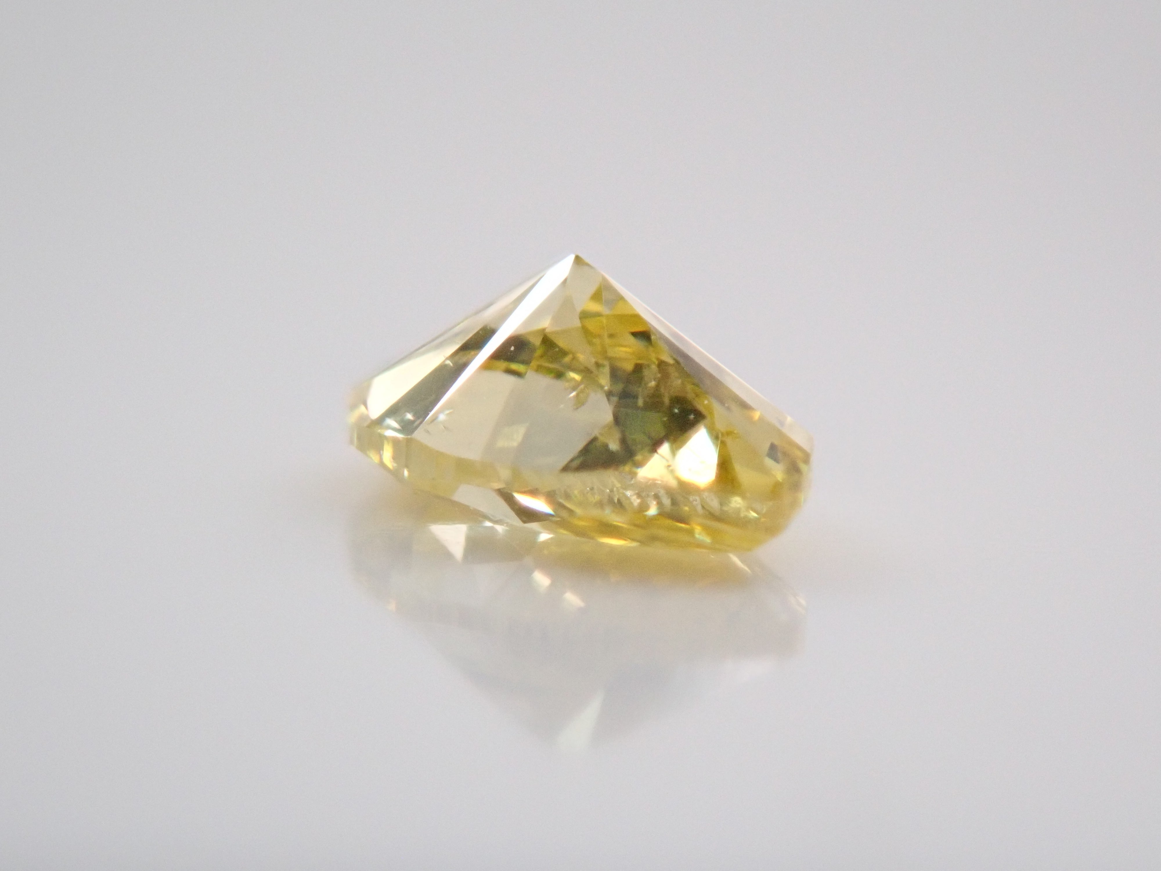 イエローダイヤモンド(トリートメント) 0.190ctルース(FANCY INTENSE YELLOW*, SI-2)