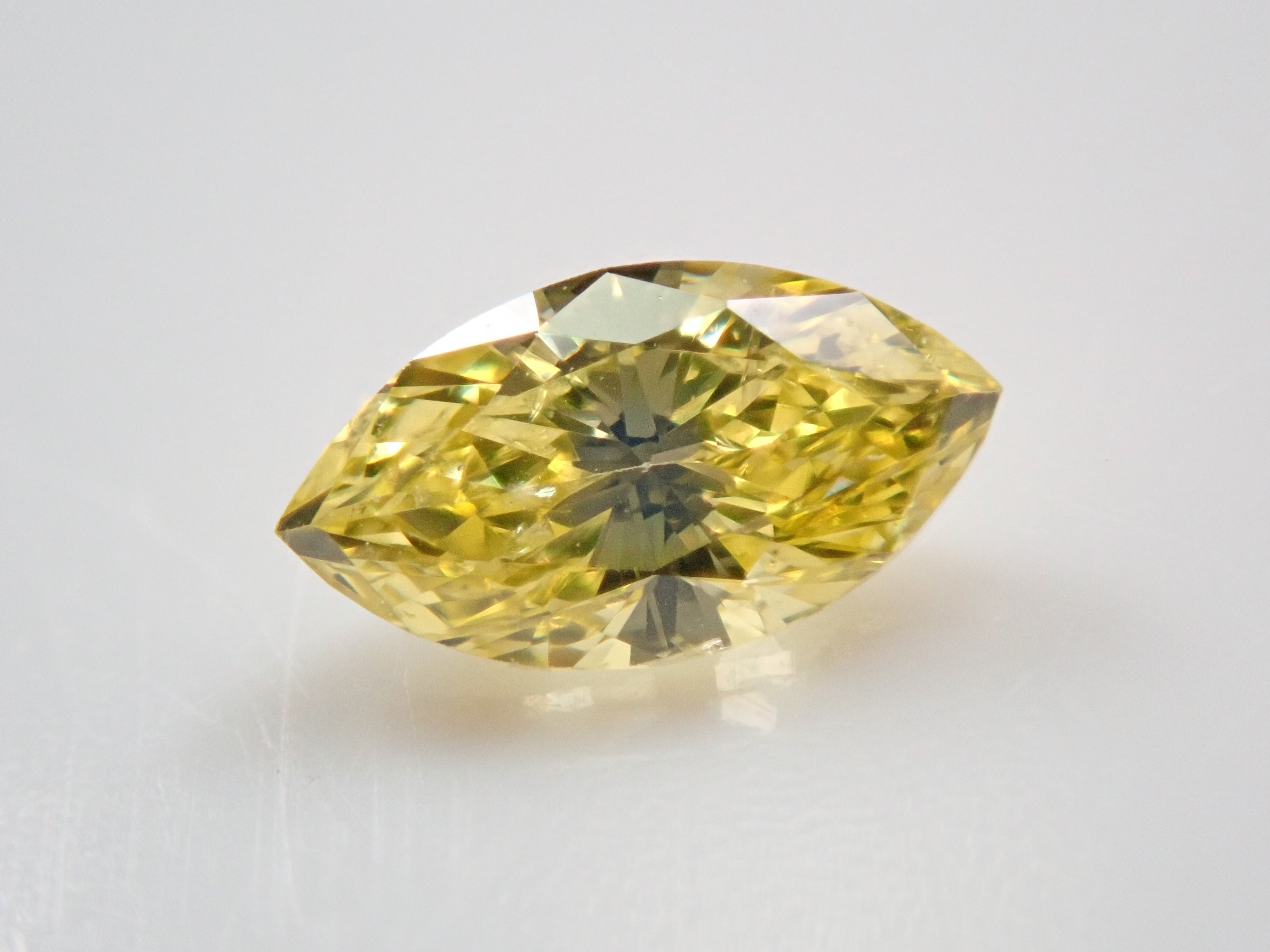 イエローダイヤモンド(トリートメント) 0.190ctルース(FANCY INTENSE YELLOW*, SI-2)