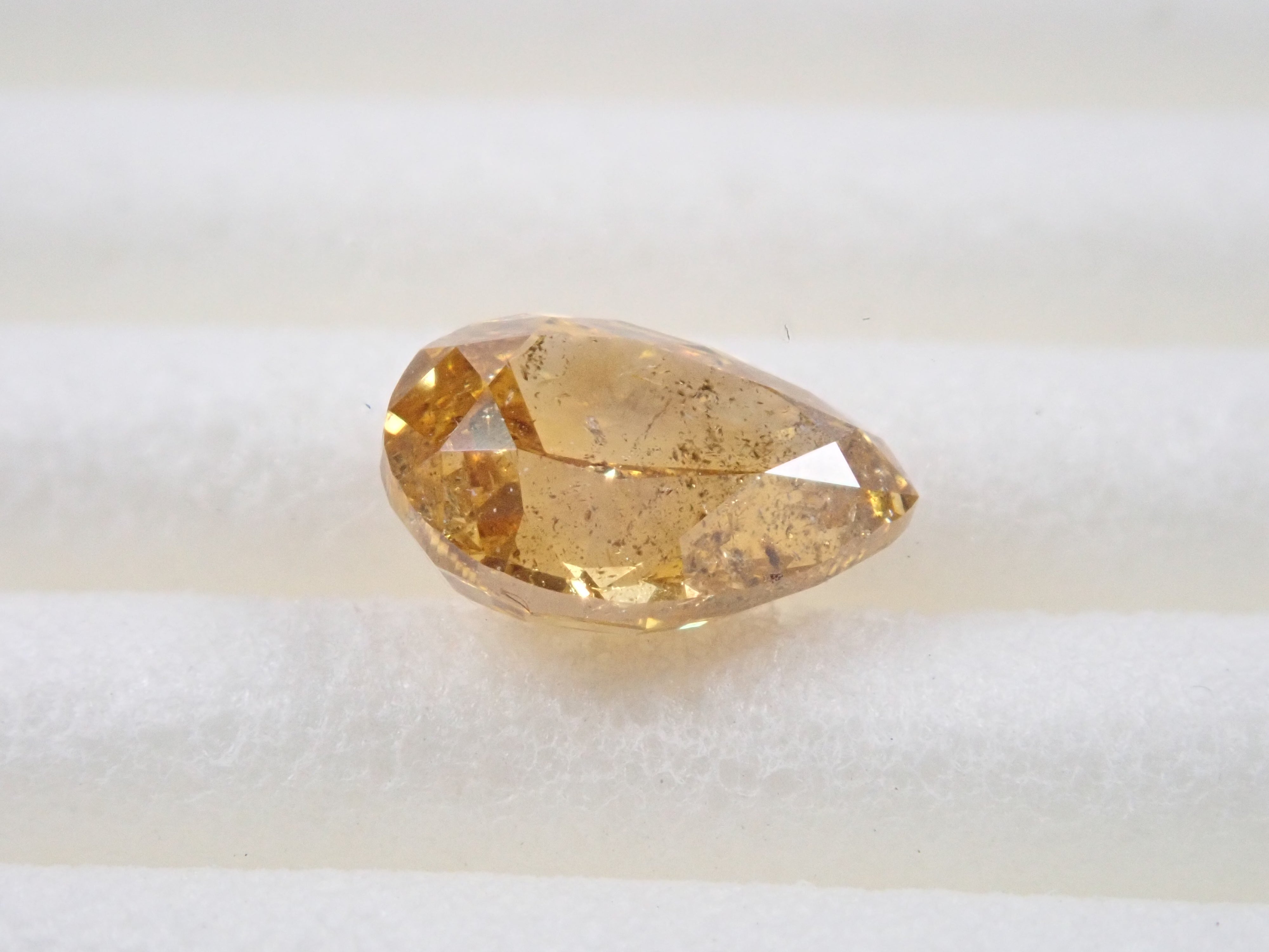 イエローダイヤモンド 0.706ctルース(FANCY DEEP ORANGY YELLOW, I-1)