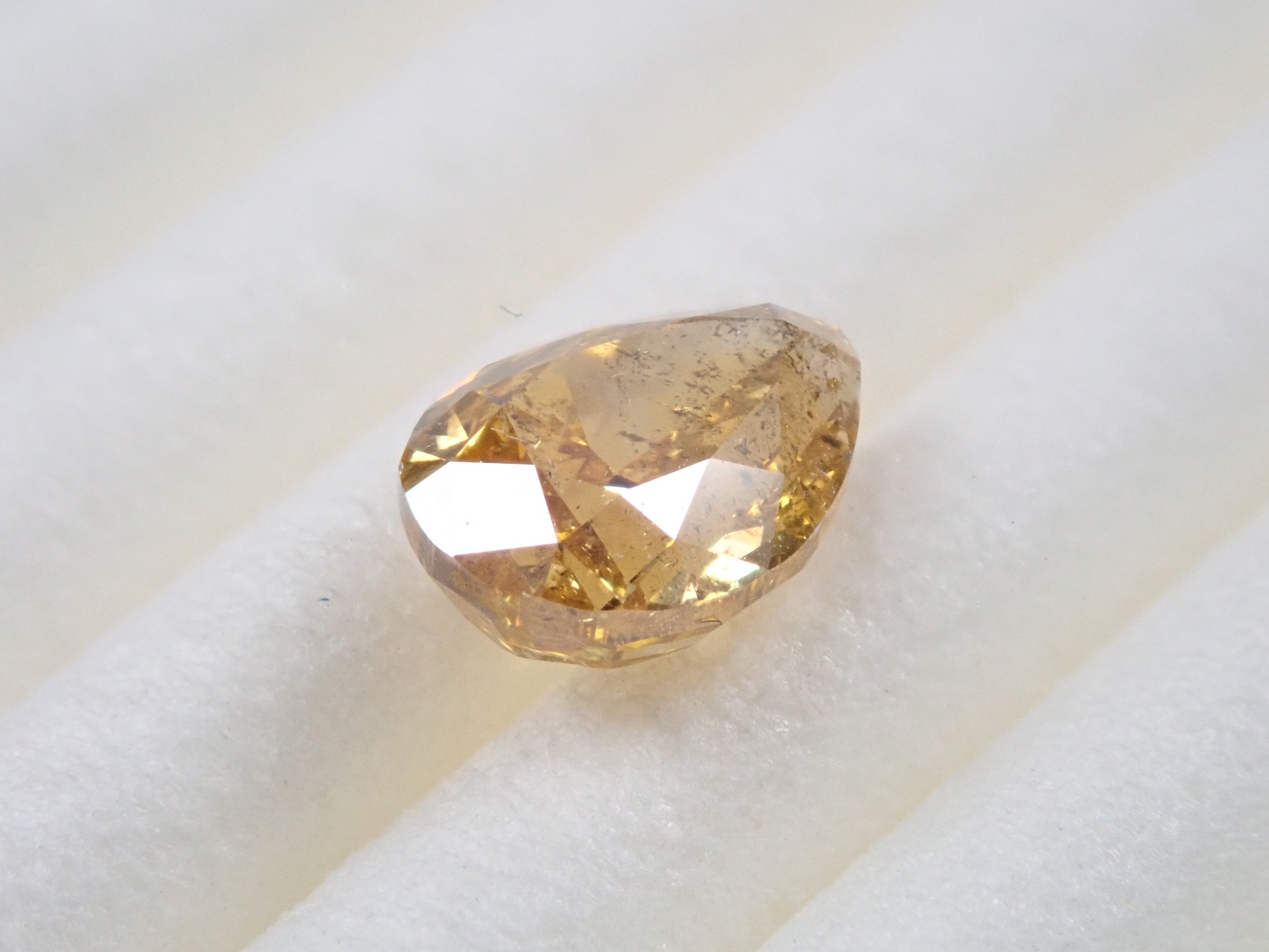 イエローダイヤモンド 0.706ctルース(FANCY DEEP ORANGY YELLOW, I-1)