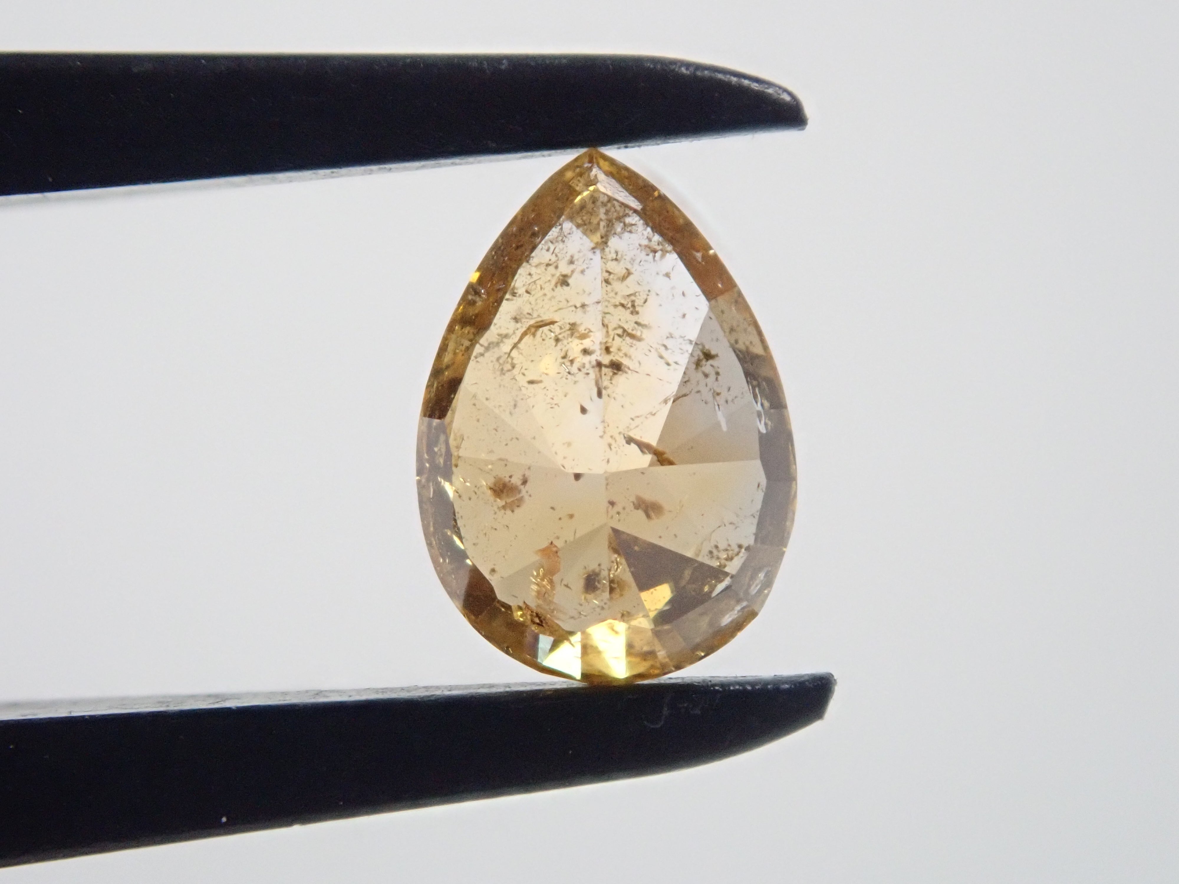 イエローダイヤモンド 0.706ctルース(FANCY DEEP ORANGY YELLOW, I-1)