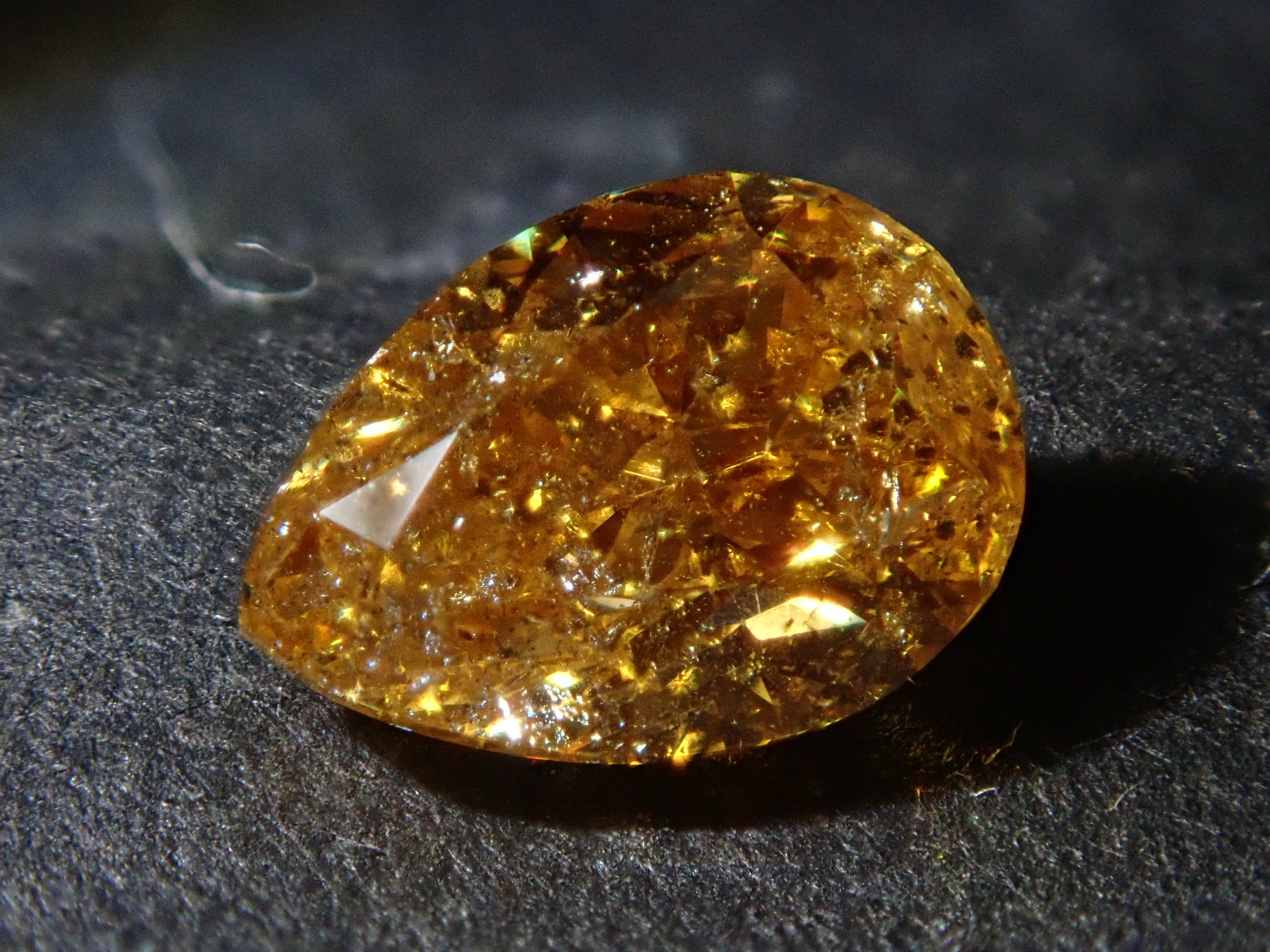 イエローダイヤモンド 0.706ctルース(FANCY DEEP ORANGY YELLOW, I-1)