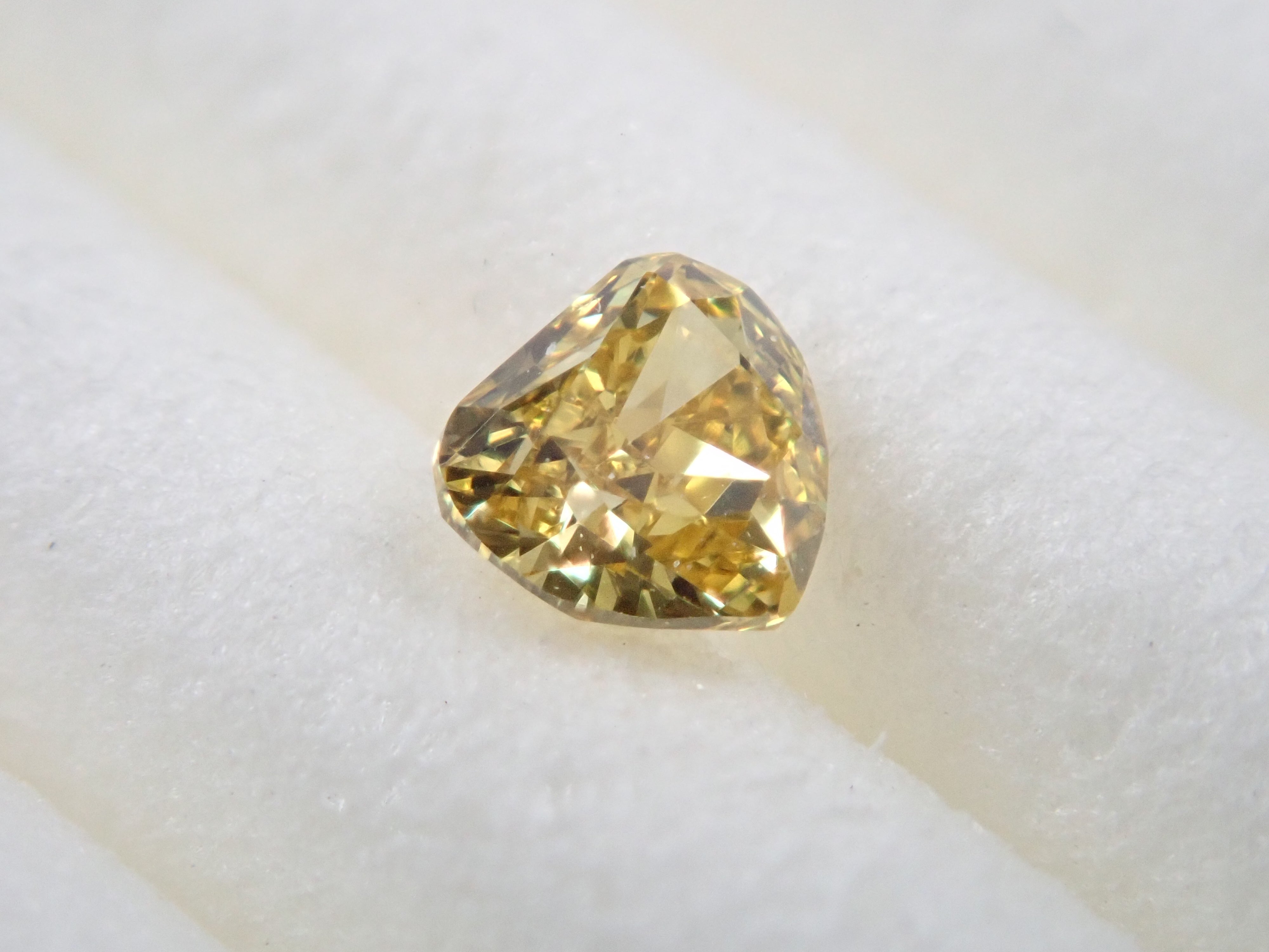 イエローダイヤモンド 0.121ctルース(FANCY INTENSE YELLOW, VS-1)