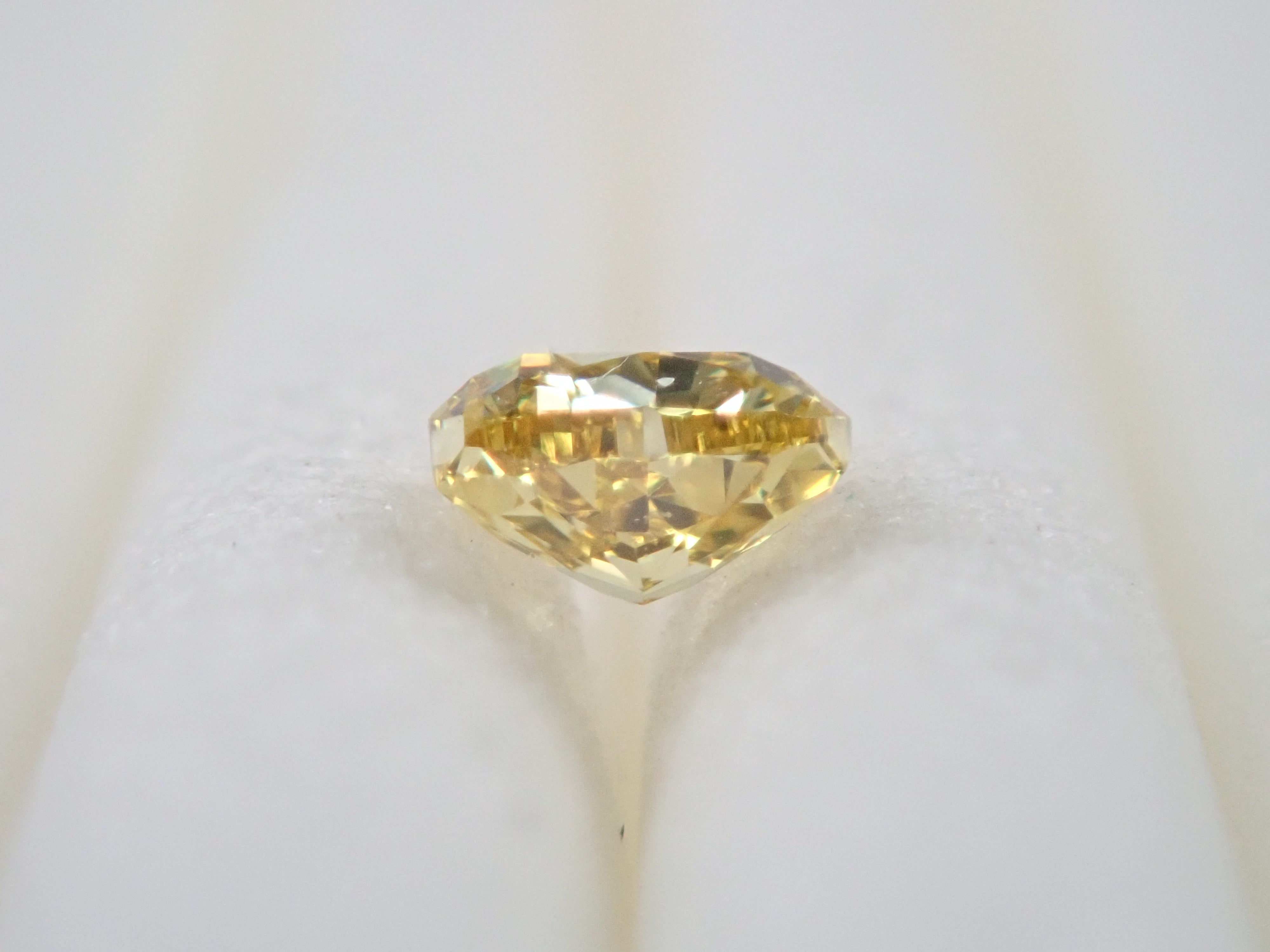 イエローダイヤモンド 0.121ctルース(FANCY INTENSE YELLOW, VS-1)