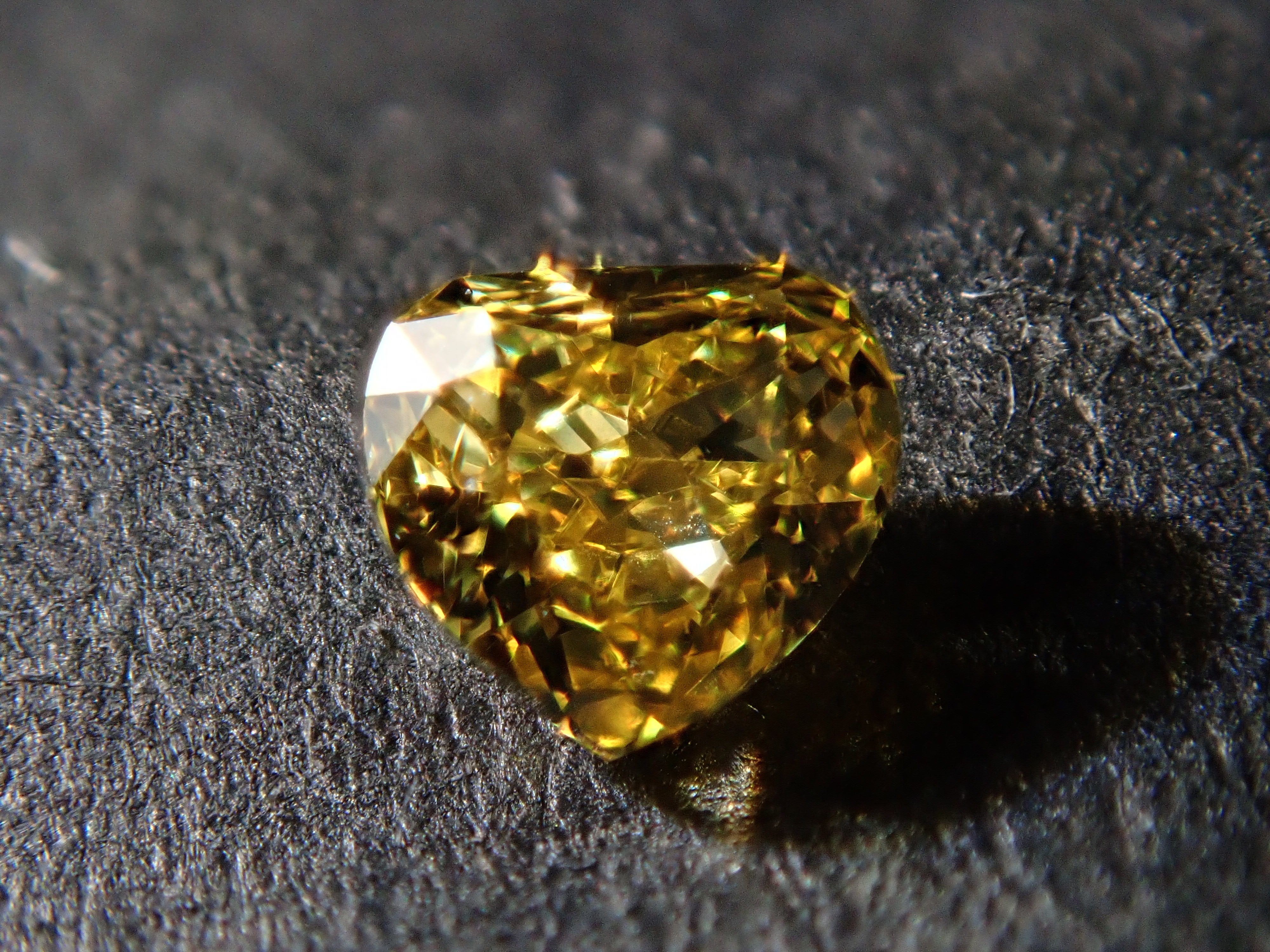 イエローダイヤモンド 0.121ctルース(FANCY INTENSE YELLOW, VS-1)