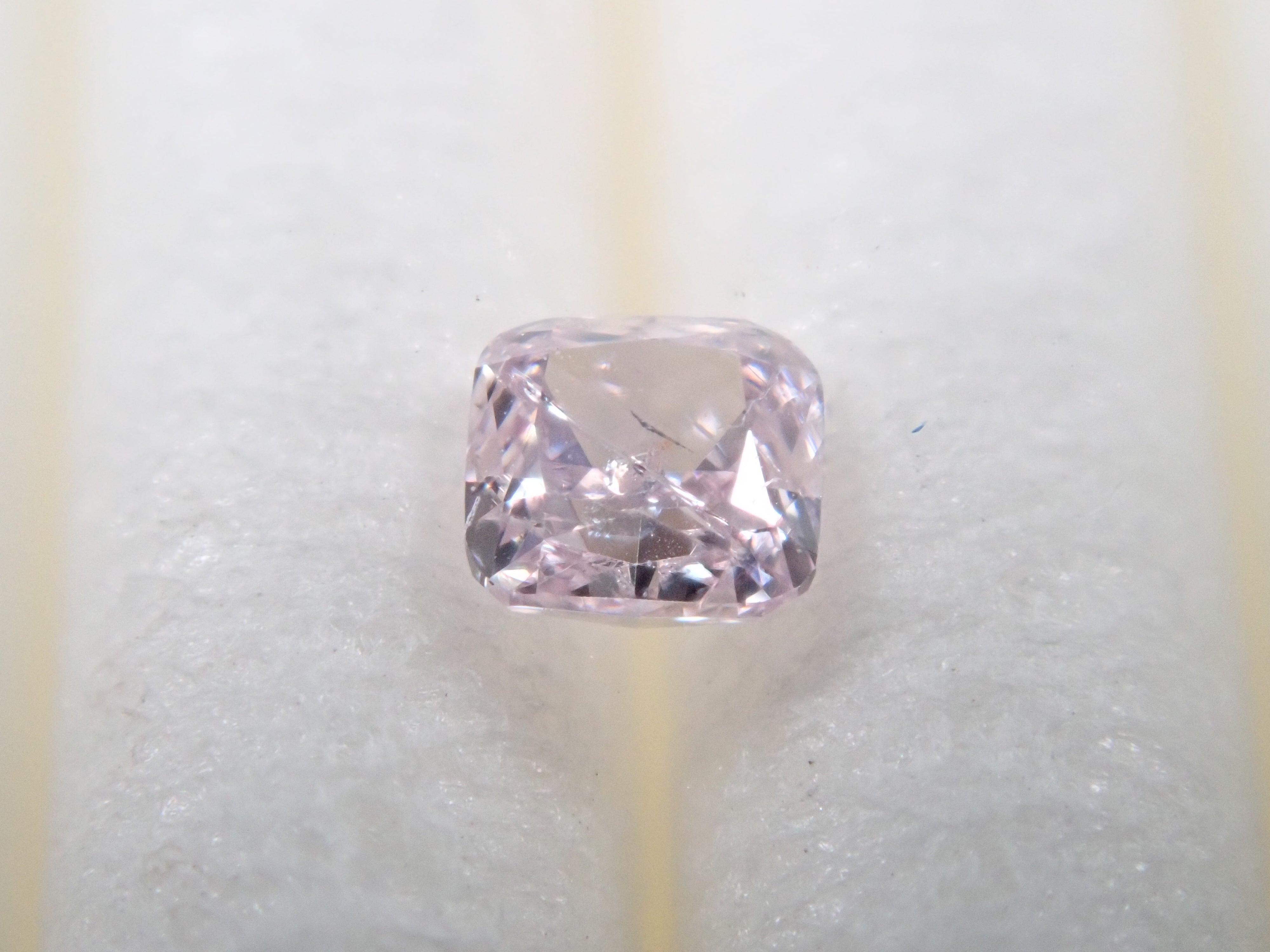 【32501425掲載】ピンクダイヤモンド 0.074ctルース(FANCY LIGHT PURPLE PINK, I-1)