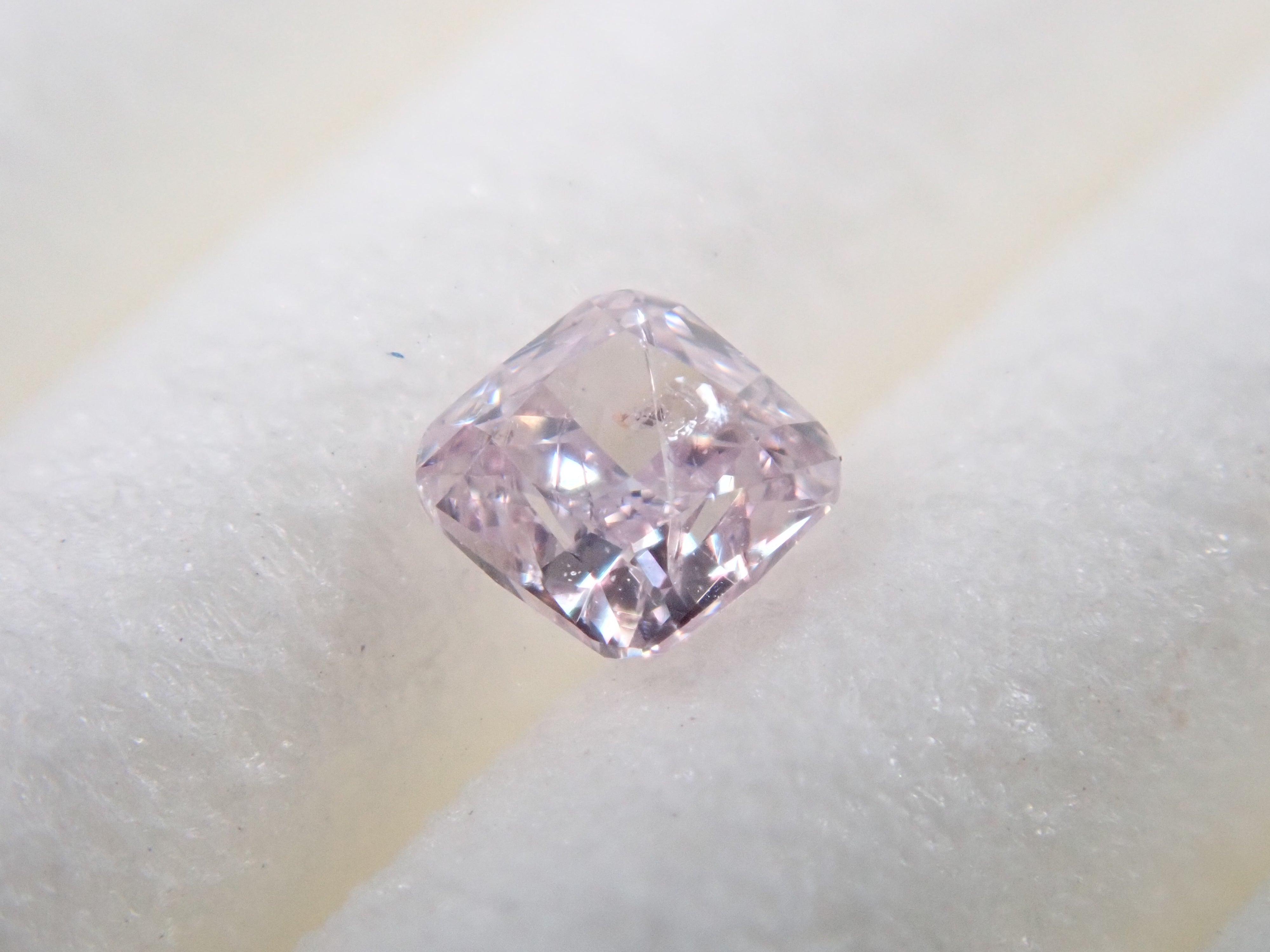 【32501425掲載】ピンクダイヤモンド 0.074ctルース(FANCY LIGHT PURPLE PINK, I-1)