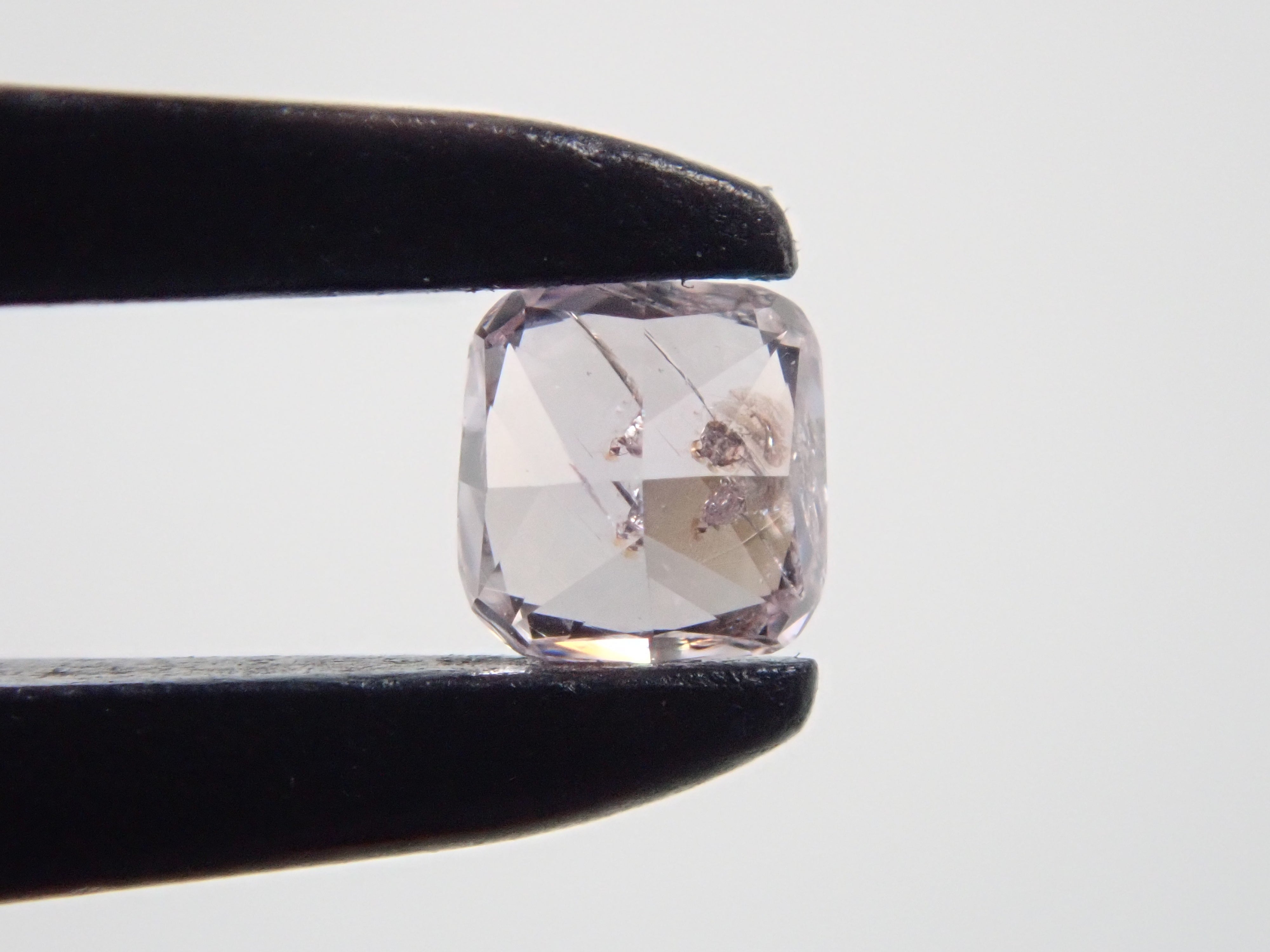 【32501425掲載】ピンクダイヤモンド 0.074ctルース(FANCY LIGHT PURPLE PINK, I-1)