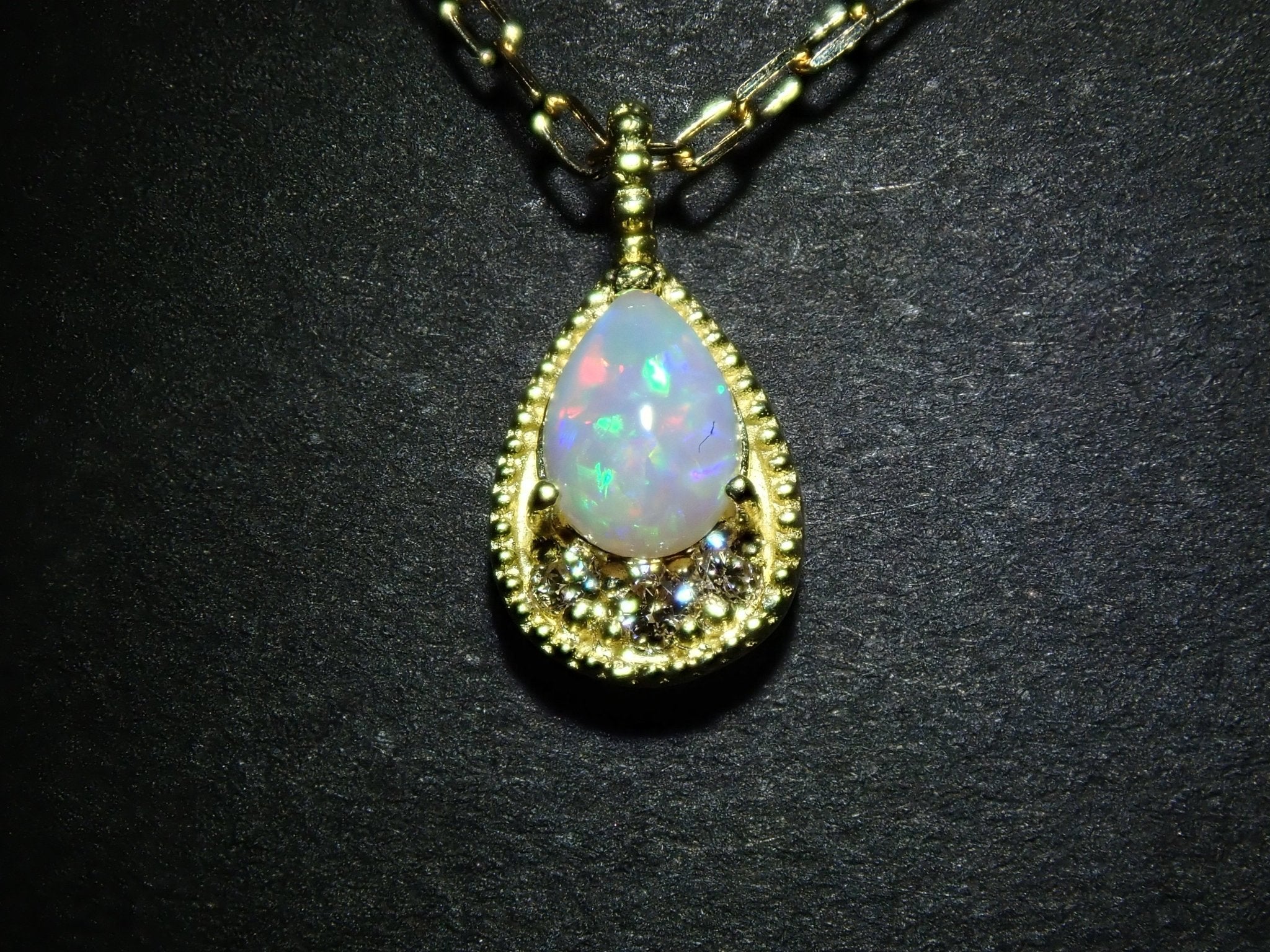 K18ホワイトオパール0.10 ct ペンダント(ネックレス) - KARATZ STORE|カラッツSTORE