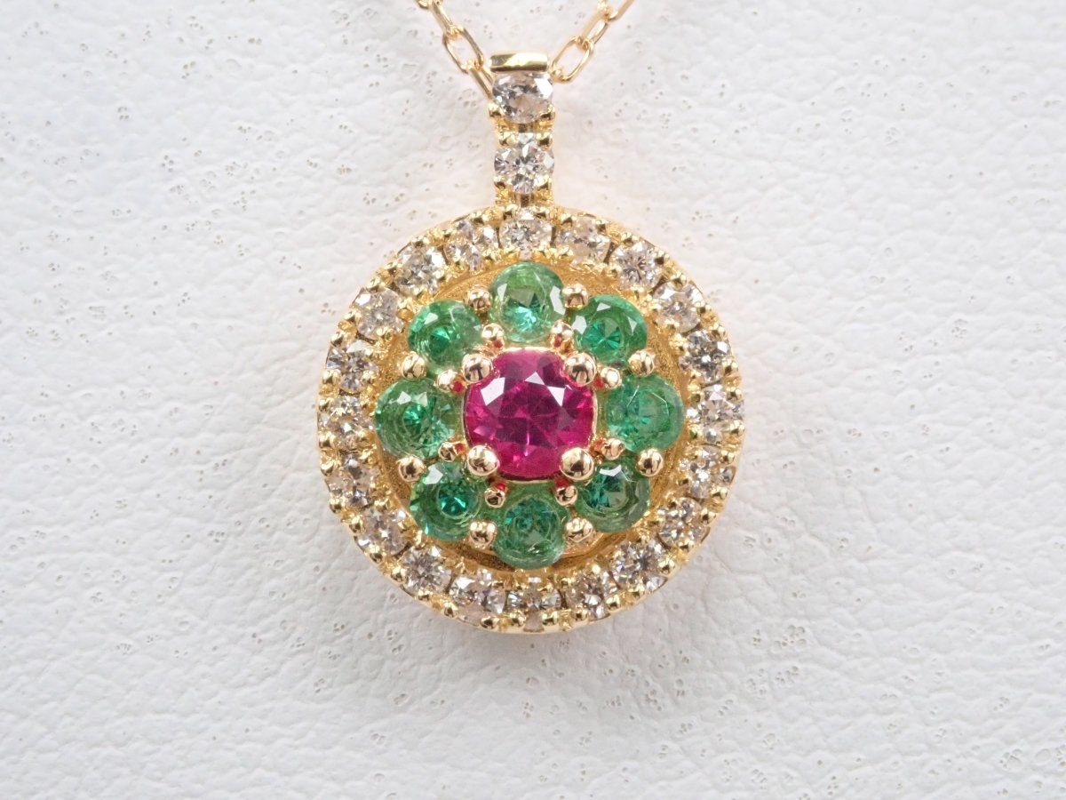 K18ルビー0.12ct・エメラルド・ダイヤモンドペンダント(ネックレス) - カラッツSTORE