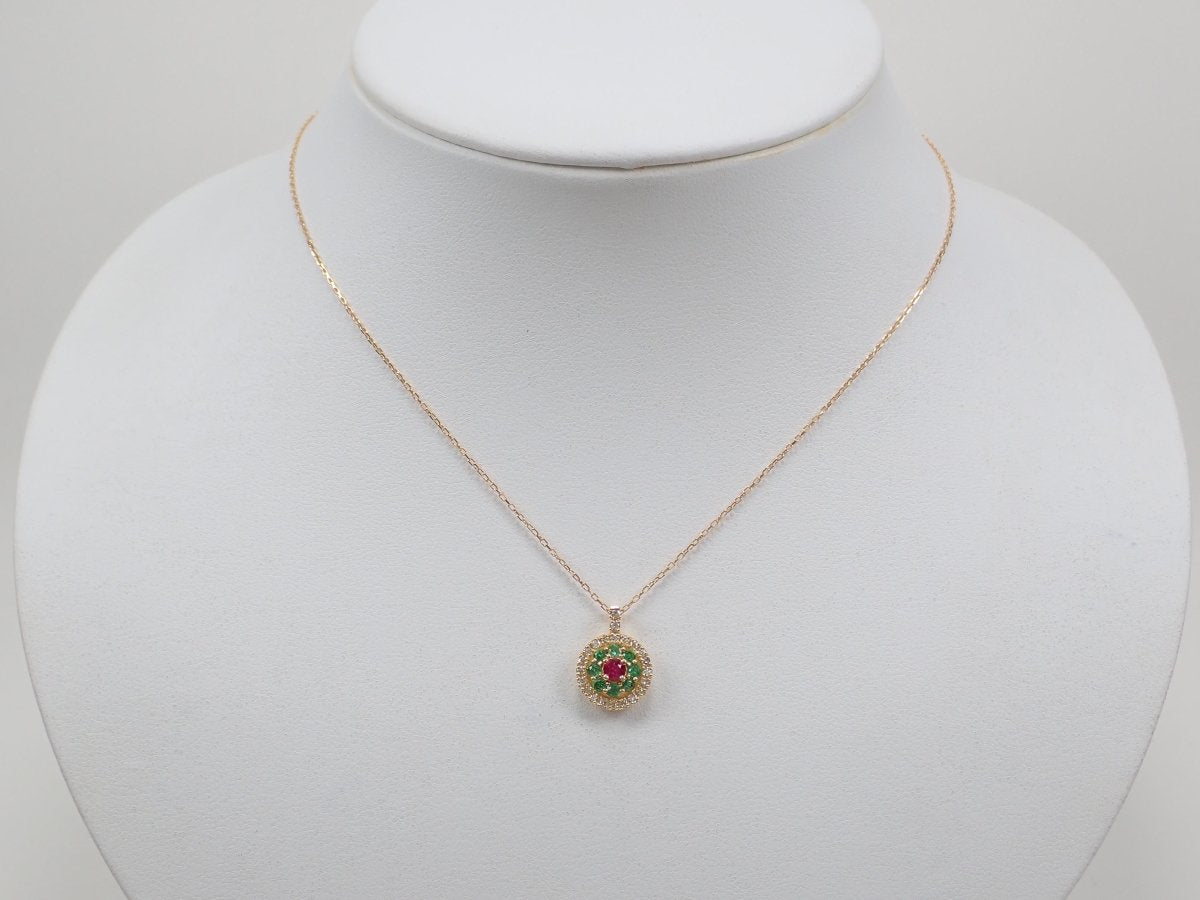 K18ルビー0.12ct・エメラルド・ダイヤモンドペンダント(ネックレス) - カラッツSTORE