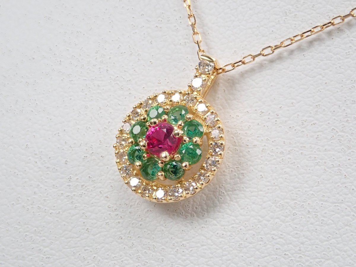 K18ルビー0.12ct・エメラルド・ダイヤモンドペンダント(ネックレス) - カラッツSTORE