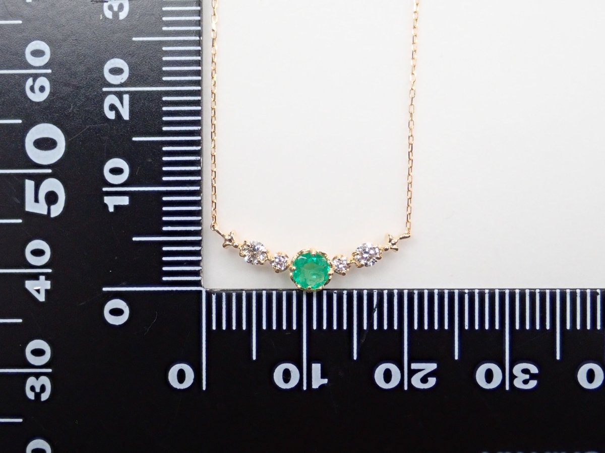 K18エメラルド0.14ct ペンダント(ネックレス) - カラッツSTORE