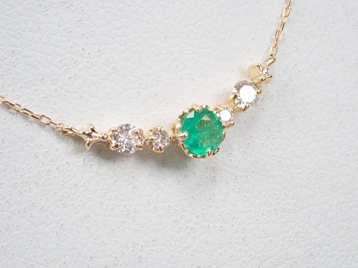 K18エメラルド0.14ct ペンダント(ネックレス) - カラッツSTORE