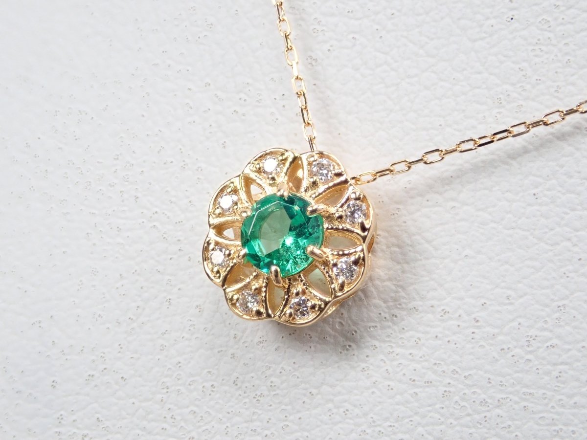 K18エメラルド0.17ct ペンダント(ネックレス) - カラッツSTORE