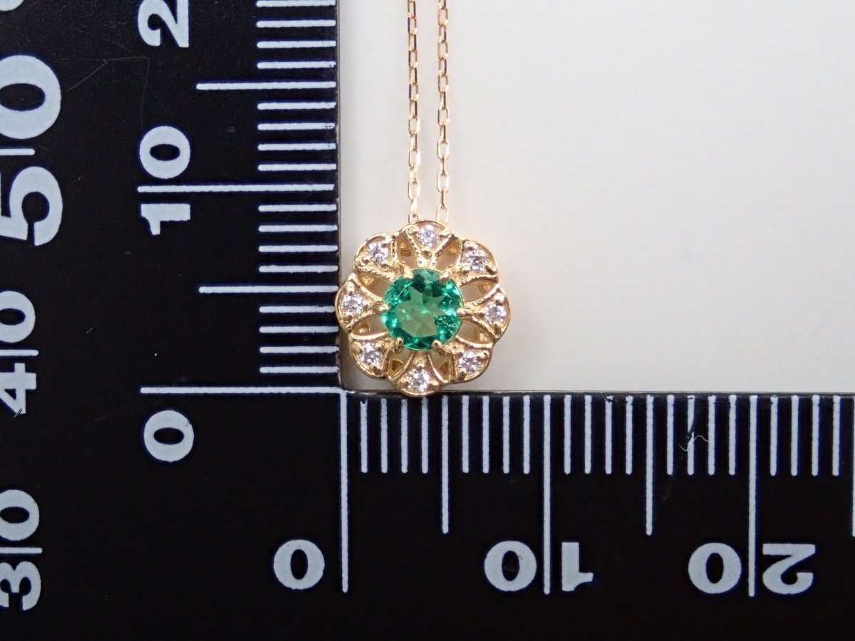 K18エメラルド0.17ct ペンダント(ネックレス) - カラッツSTORE