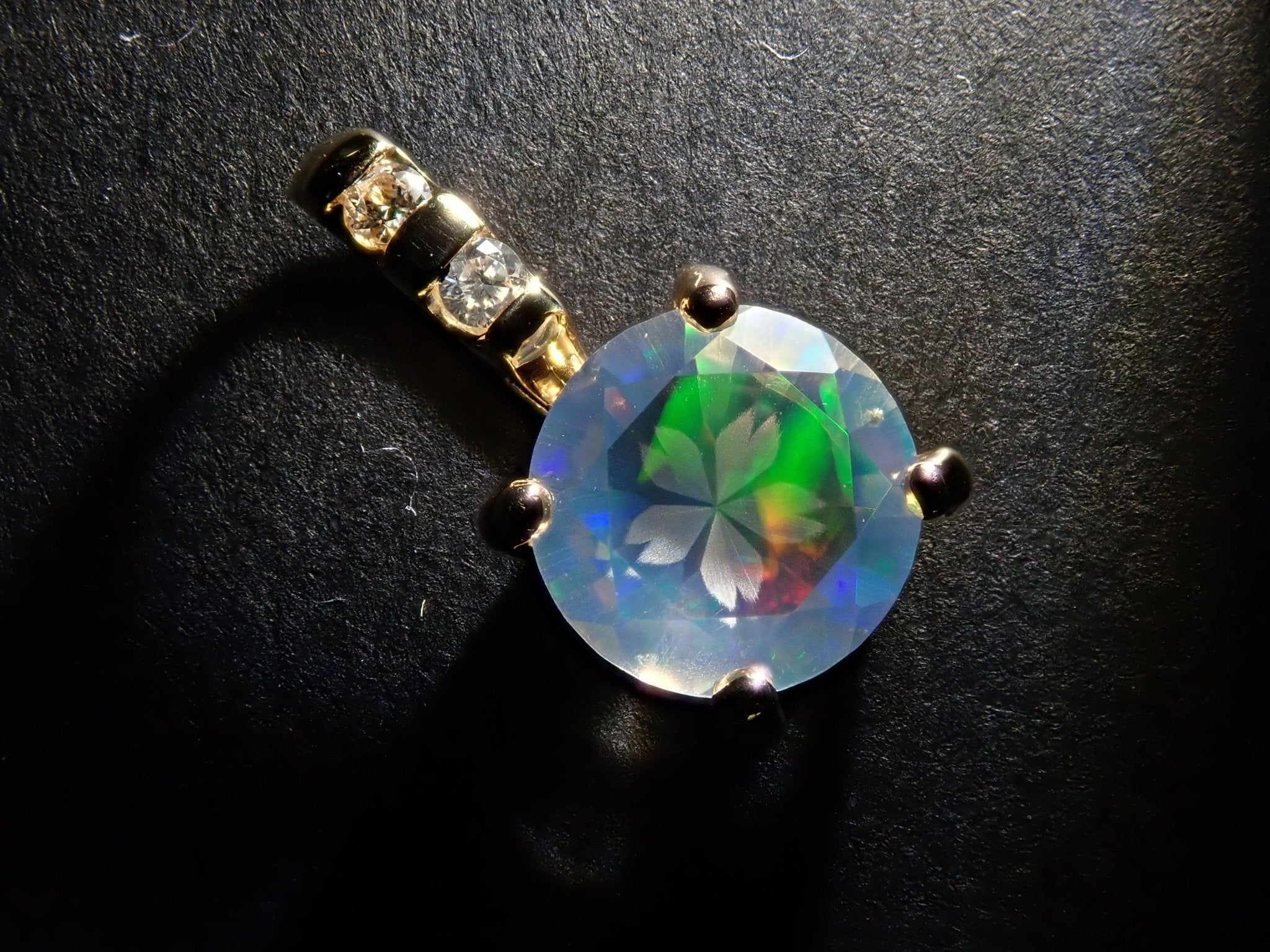 K18ウォーターオパール0.37ct ペンダントトップ(さくらインカット) - KARATZ STORE|カラッツSTORE