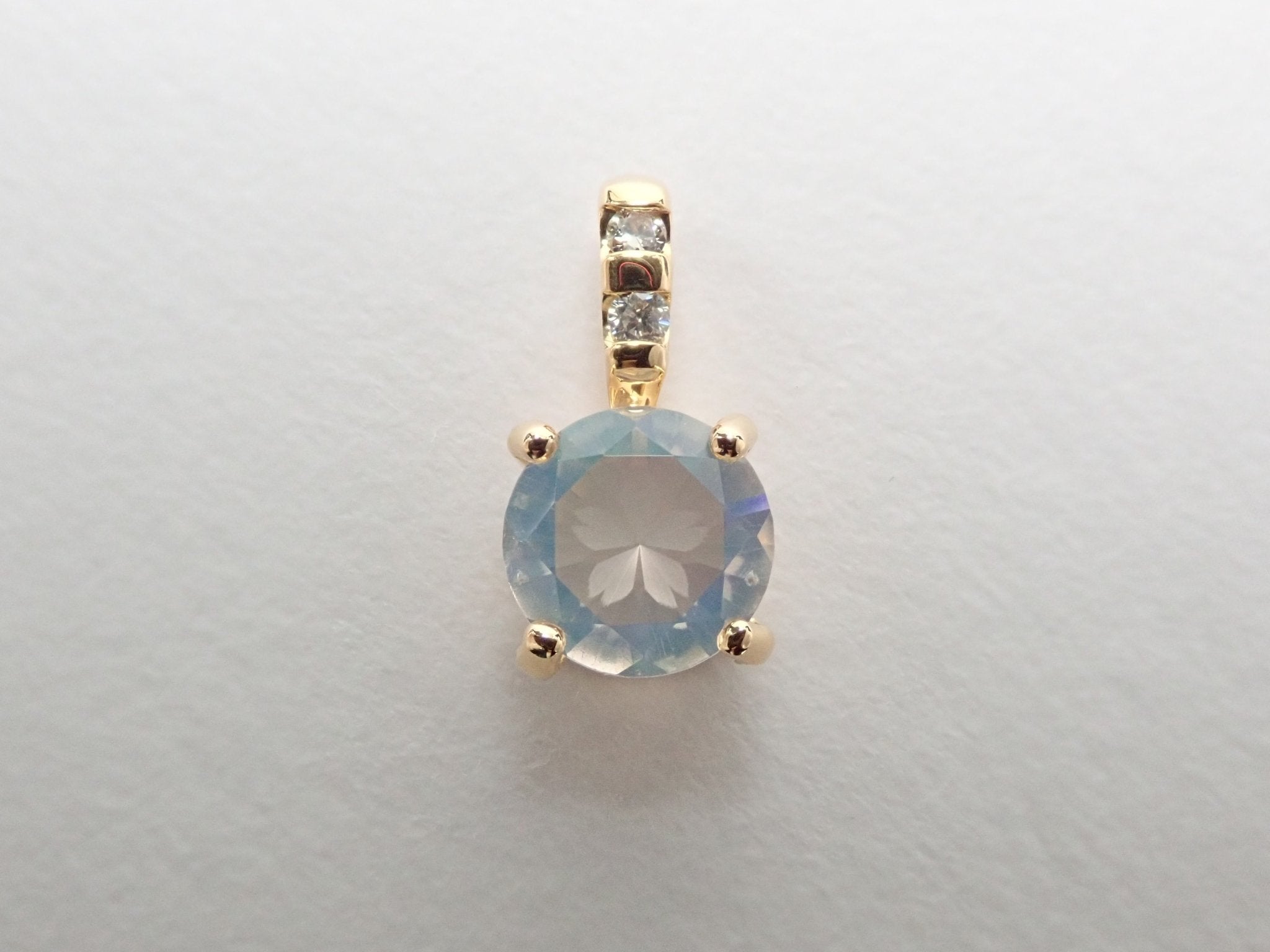 K18ウォーターオパール0.37ct ペンダントトップ(さくらインカット) - KARATZ STORE|カラッツSTORE