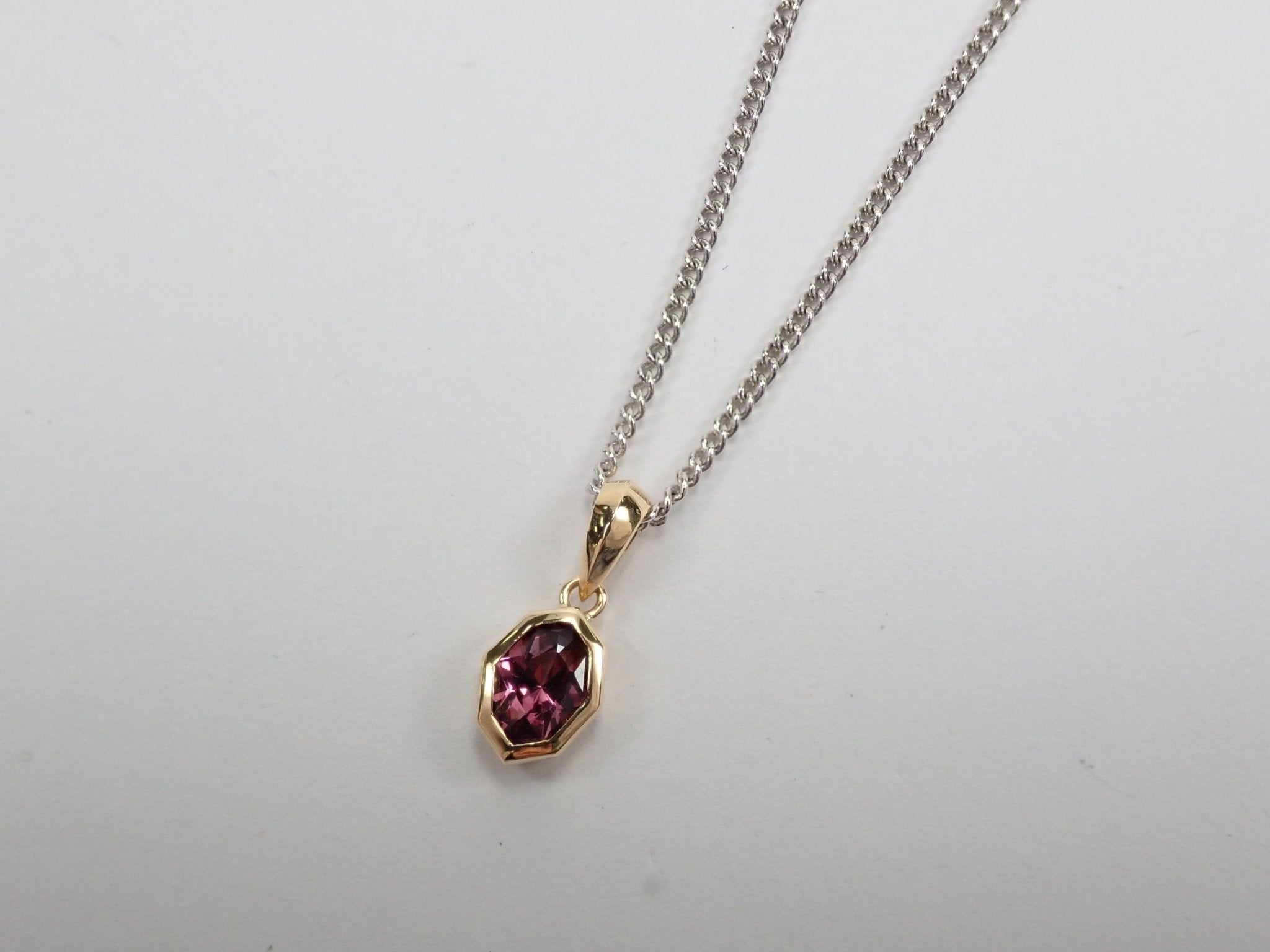 K18スピネル0.548ct ペンダントトップ(ネックレストップ) - KARATZ STORE|カラッツSTORE