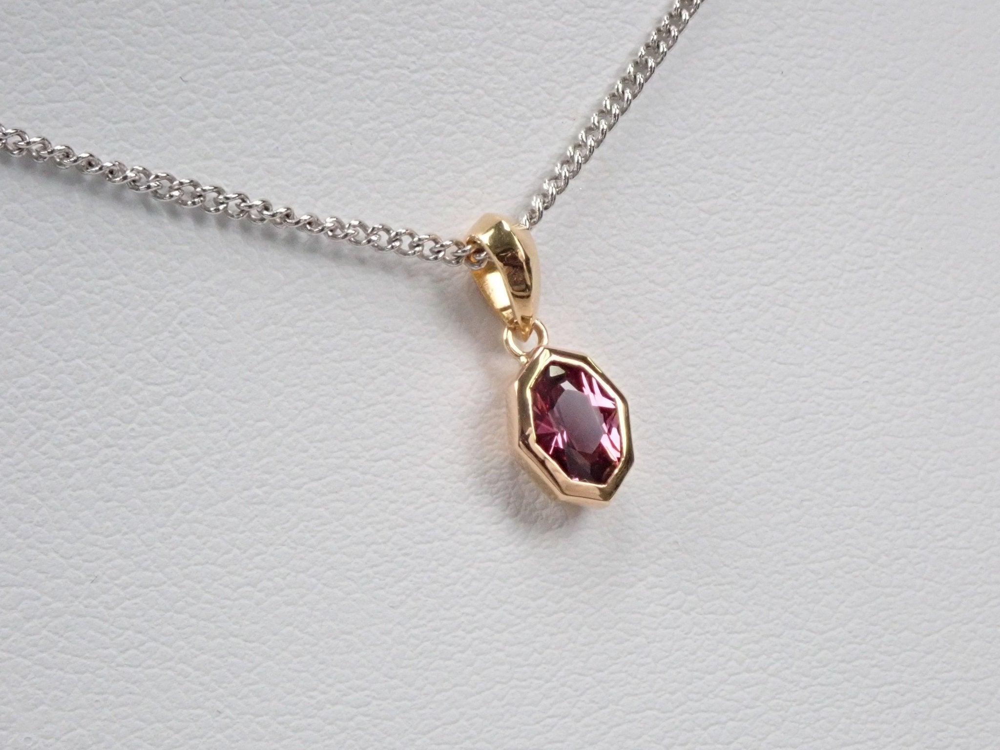 K18スピネル0.548ct ペンダントトップ(ネックレストップ) - KARATZ STORE|カラッツSTORE