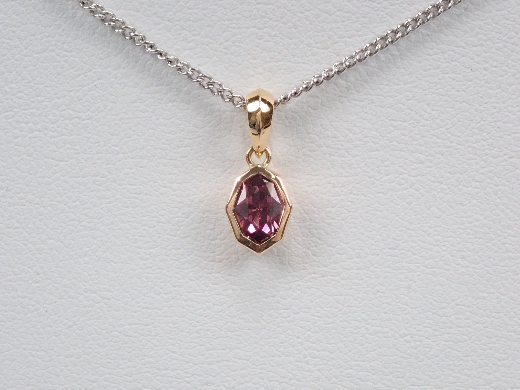 K18スピネル0.548ct ペンダントトップ(ネックレストップ) - KARATZ STORE|カラッツSTORE