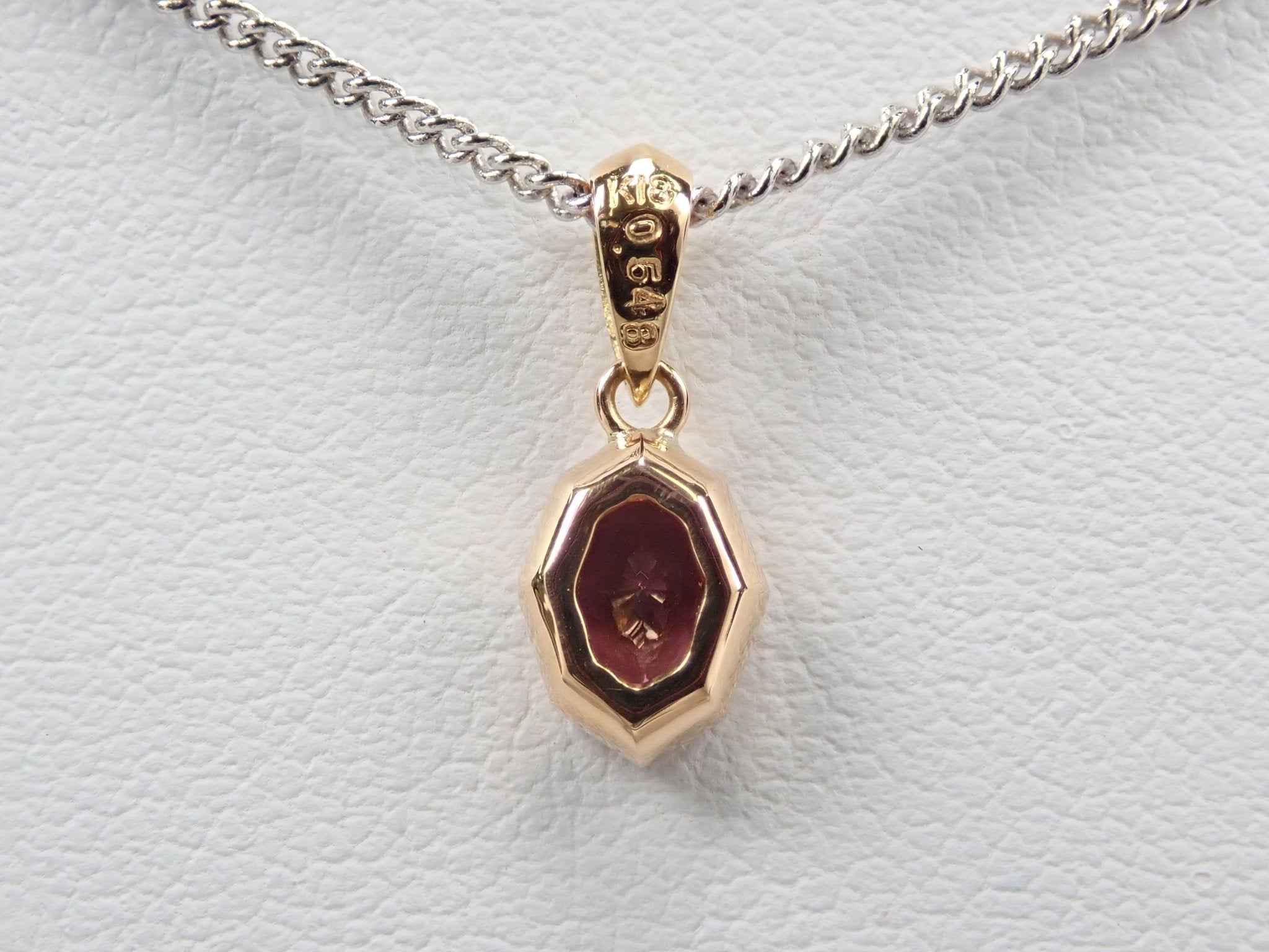 K18スピネル0.548ct ペンダントトップ(ネックレストップ) - KARATZ STORE|カラッツSTORE