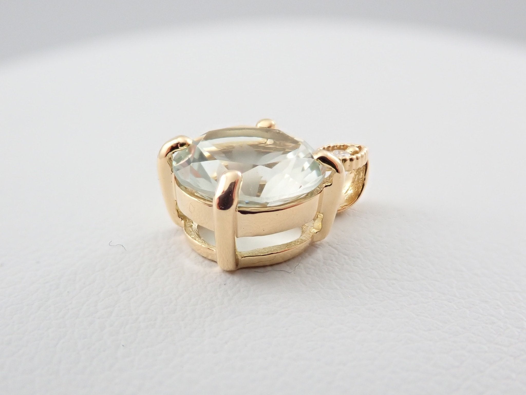 K18グリーンアメジスト1.50ct ペンダント(さくらインカット) - KARATZ STORE|カラッツSTORE