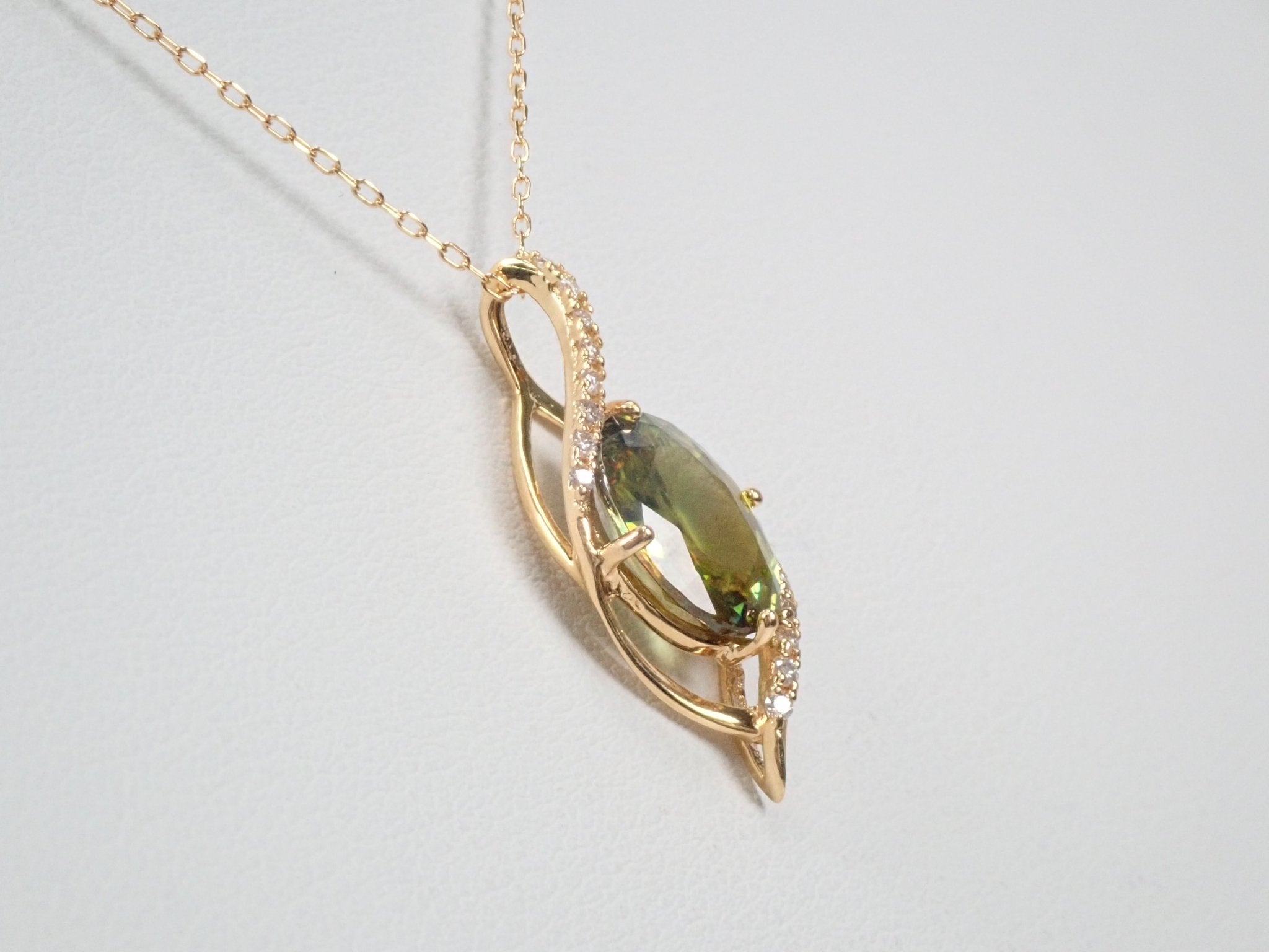 K18スフェーン2.48ct ペンダント(ネックレス) - KARATZ STORE|カラッツSTORE