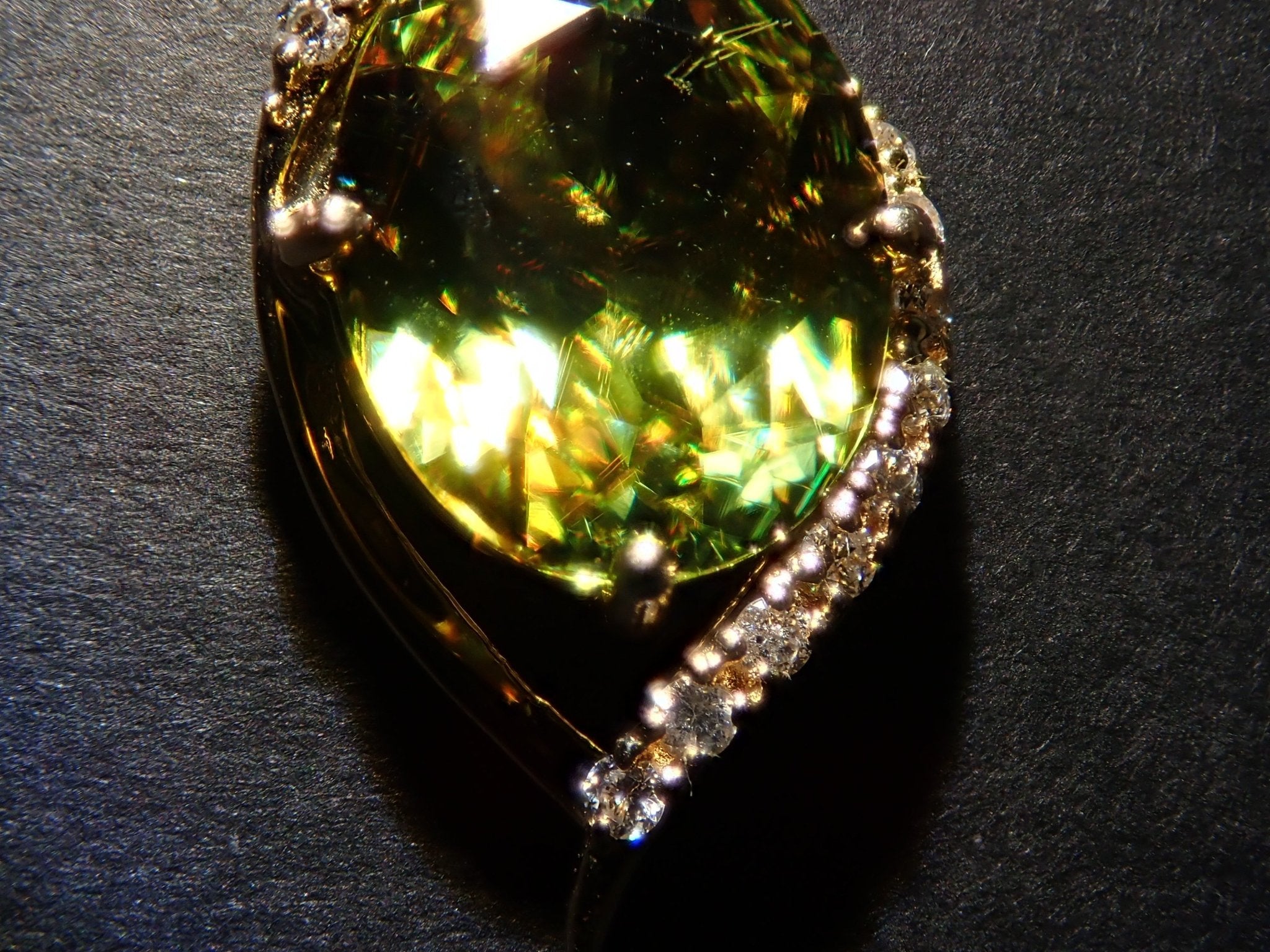 K18スフェーン2.48ct ペンダント(ネックレス) - KARATZ STORE|カラッツSTORE