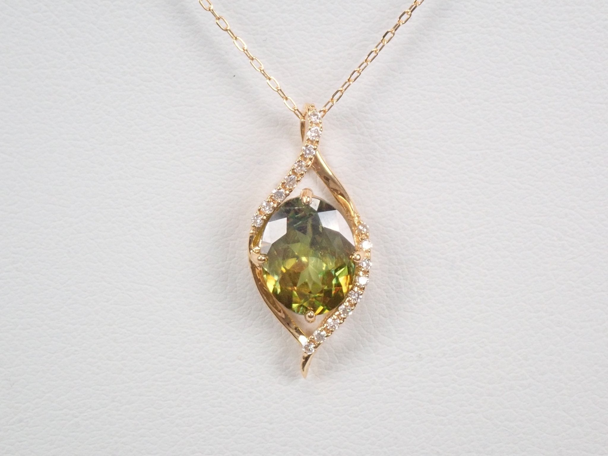 K18スフェーン2.48ct ペンダント(ネックレス) - KARATZ STORE|カラッツSTORE