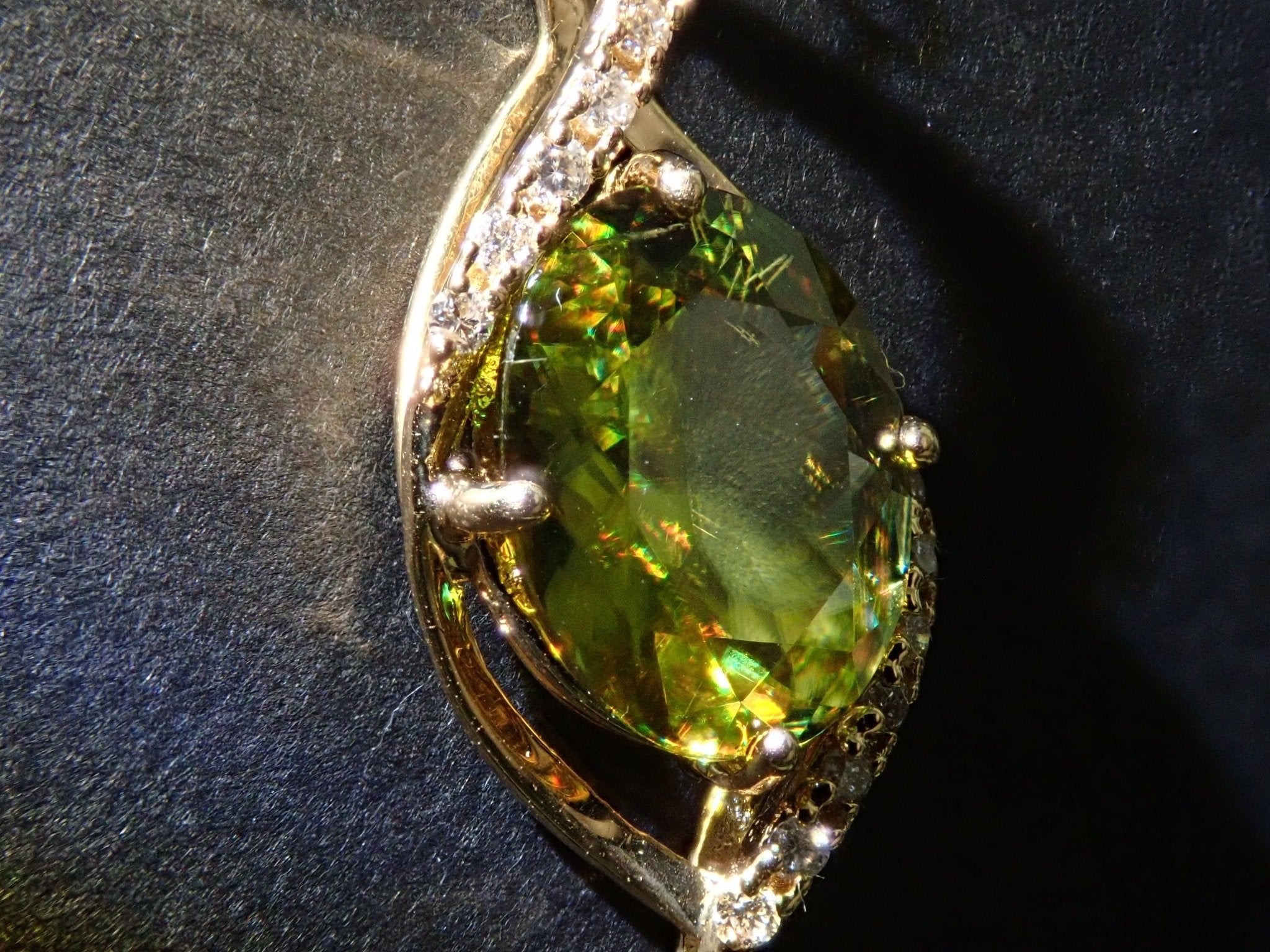 K18スフェーン2.48ct ペンダント(ネックレス) - KARATZ STORE|カラッツSTORE