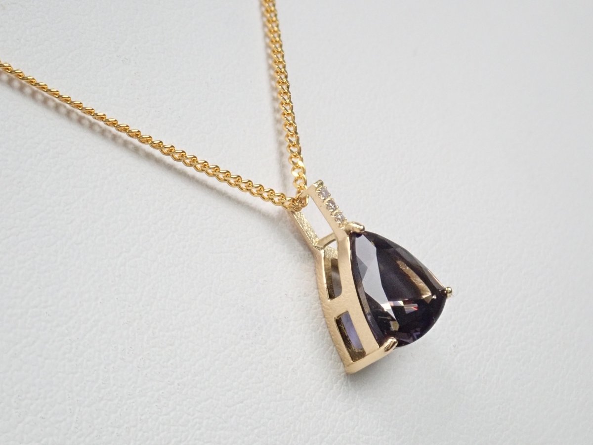 K18アイオライト3.48ct ペンダントトップ(ネックレストップ) - カラッツSTORE