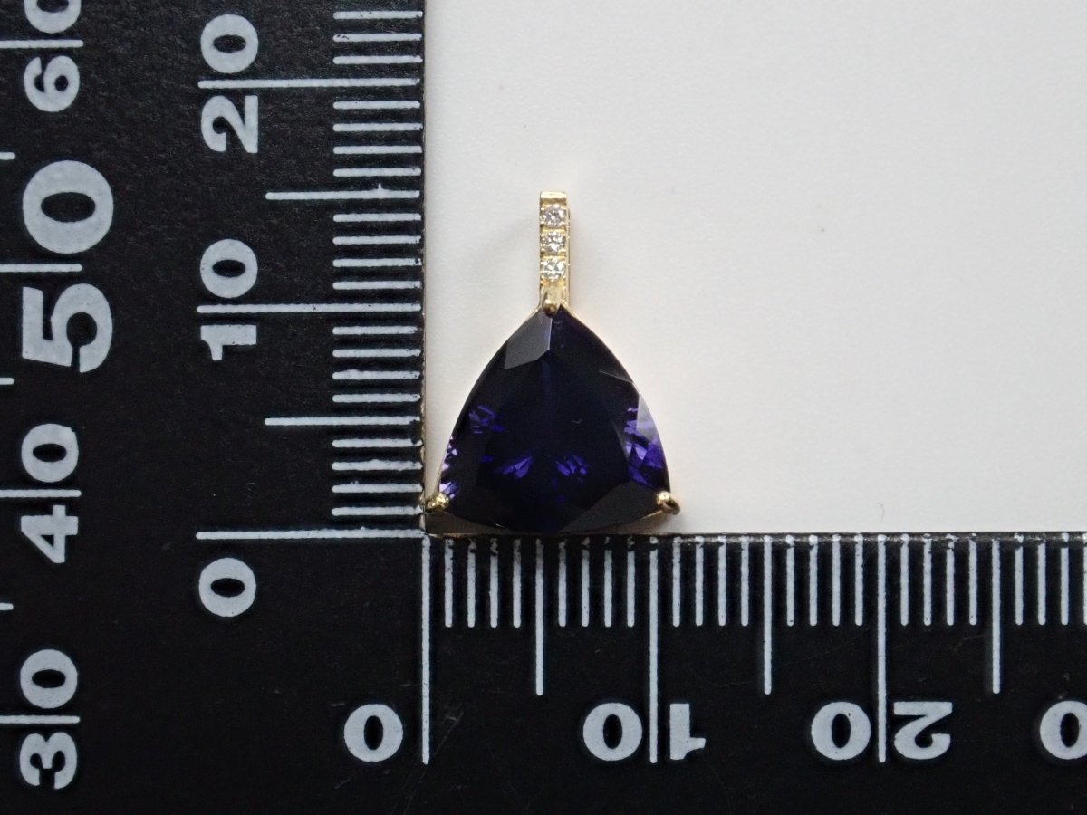K18アイオライト3.48ct ペンダントトップ(ネックレストップ) - カラッツSTORE